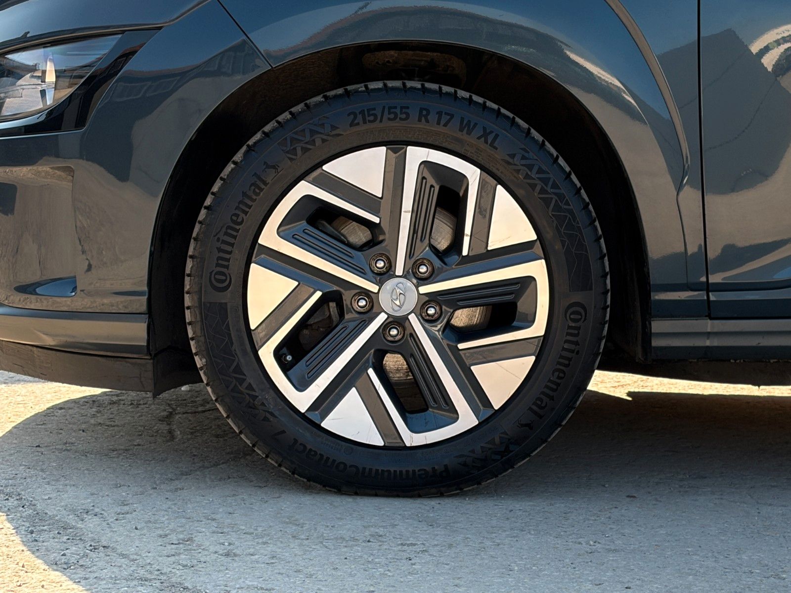 Fahrzeugabbildung Hyundai KONA E Select ACC PDC LFA LKA SHZ LHZ CarPlay