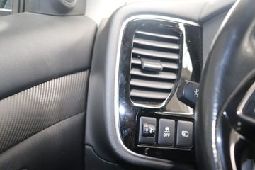 Fotografie des Mitsubishi Outlander 2.0 2WD CVT Edition 100