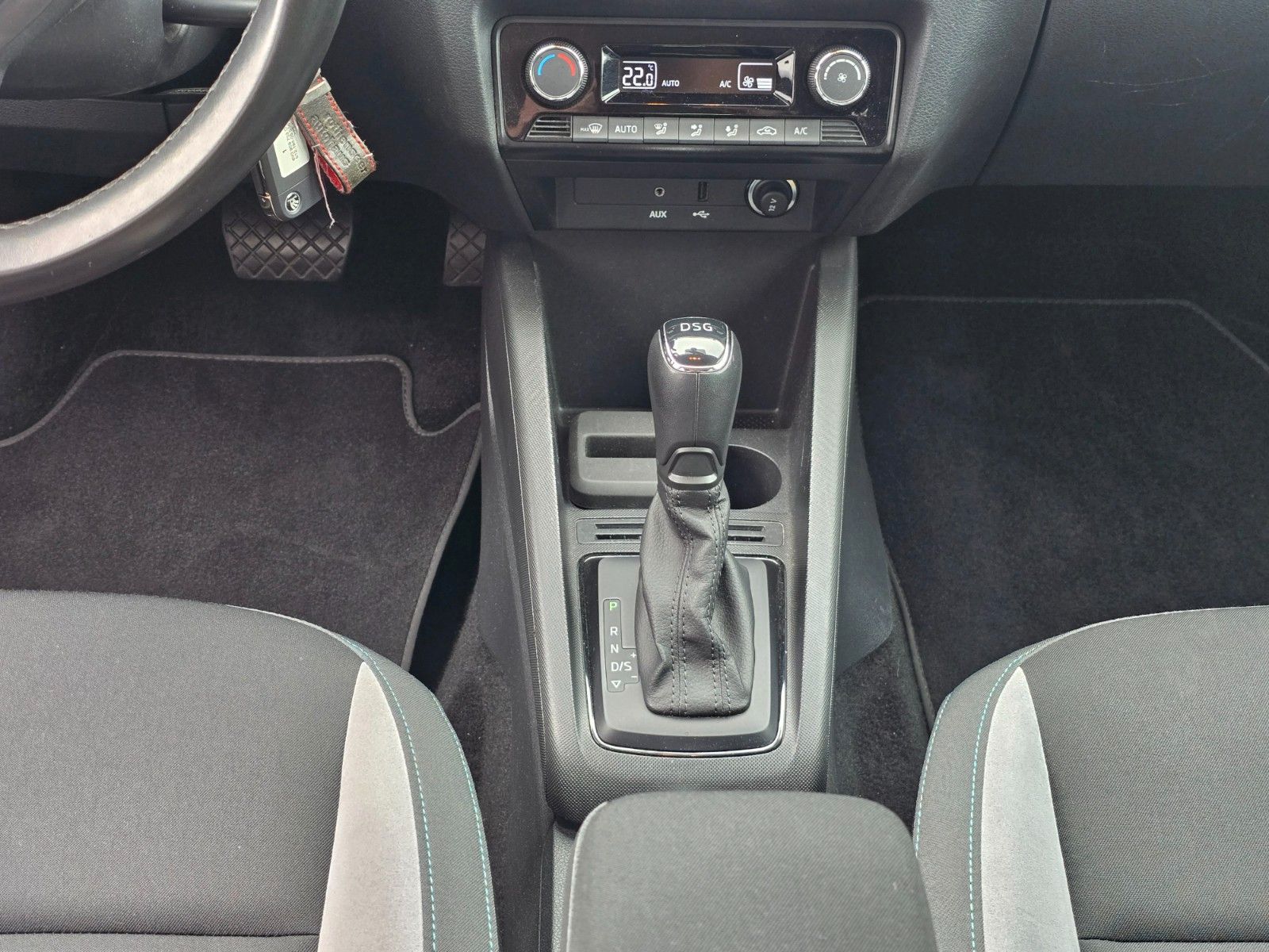 Fahrzeugabbildung SKODA Fabia 1.2 TSI DSG Joy Allwetter