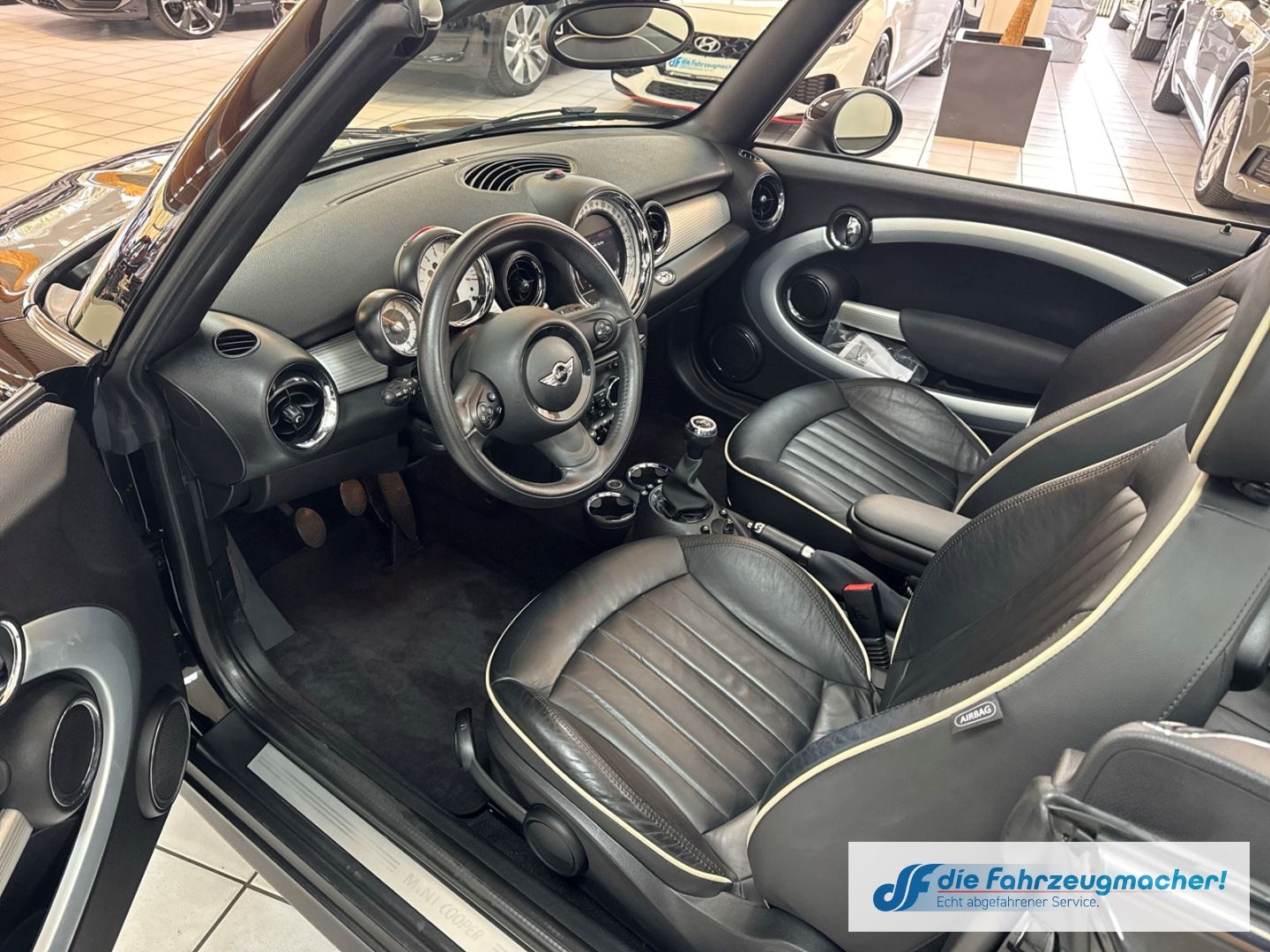 Fahrzeugabbildung MINI Cooper Cabrio Sport Navi Xenon Leder Ambiente SH