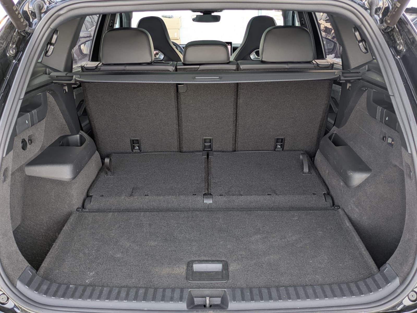 Fahrzeugabbildung Volkswagen Tayron 2.0 TDI 4M R-Line 7Si*MATRIX*AHK*PANO*HUD