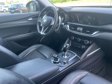 Alfa-Romeo Stelvio - 12