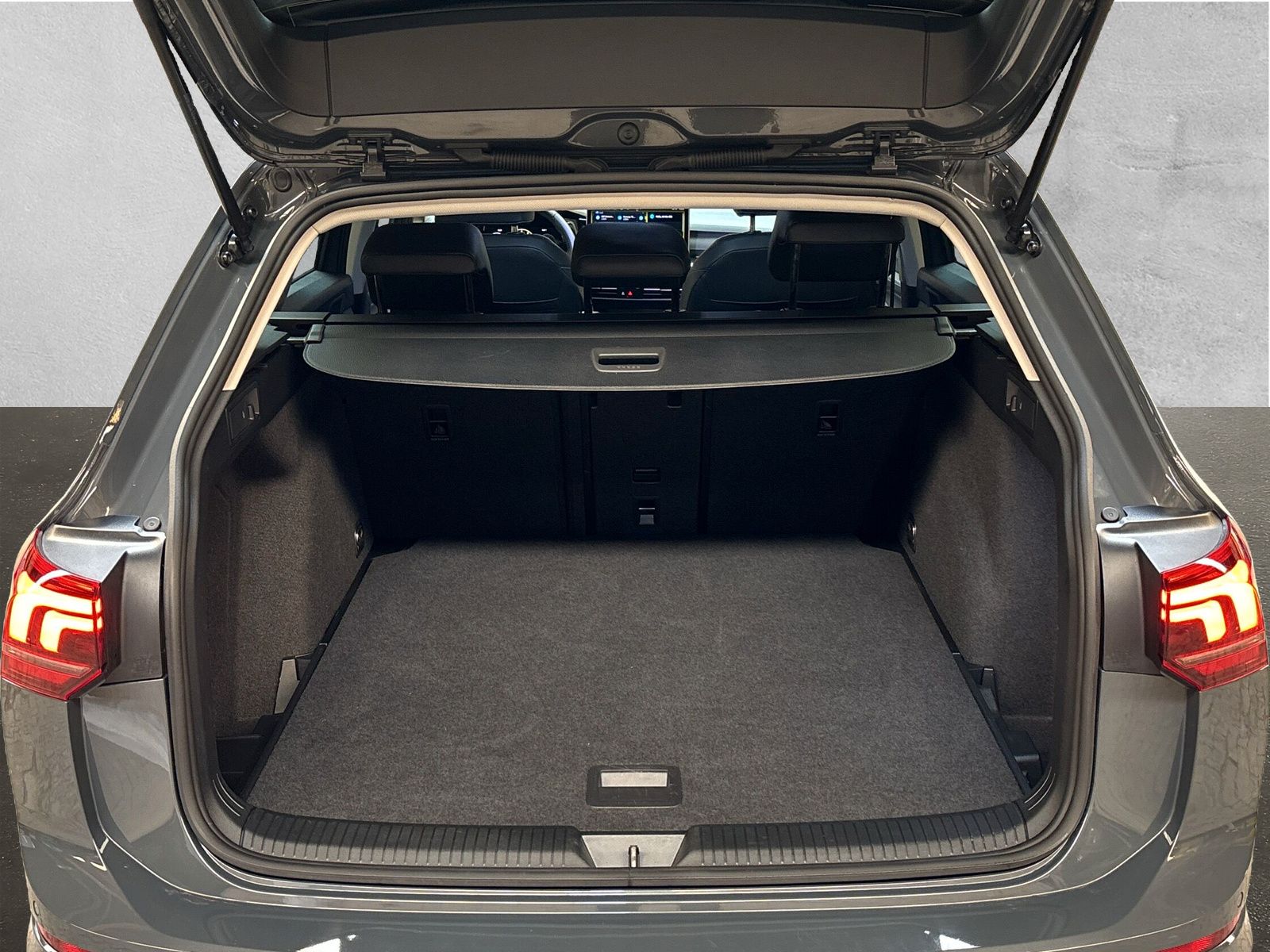 Fahrzeugabbildung Volkswagen Golf Variant 1.5 eTSI Goal AHK ACC Kamera