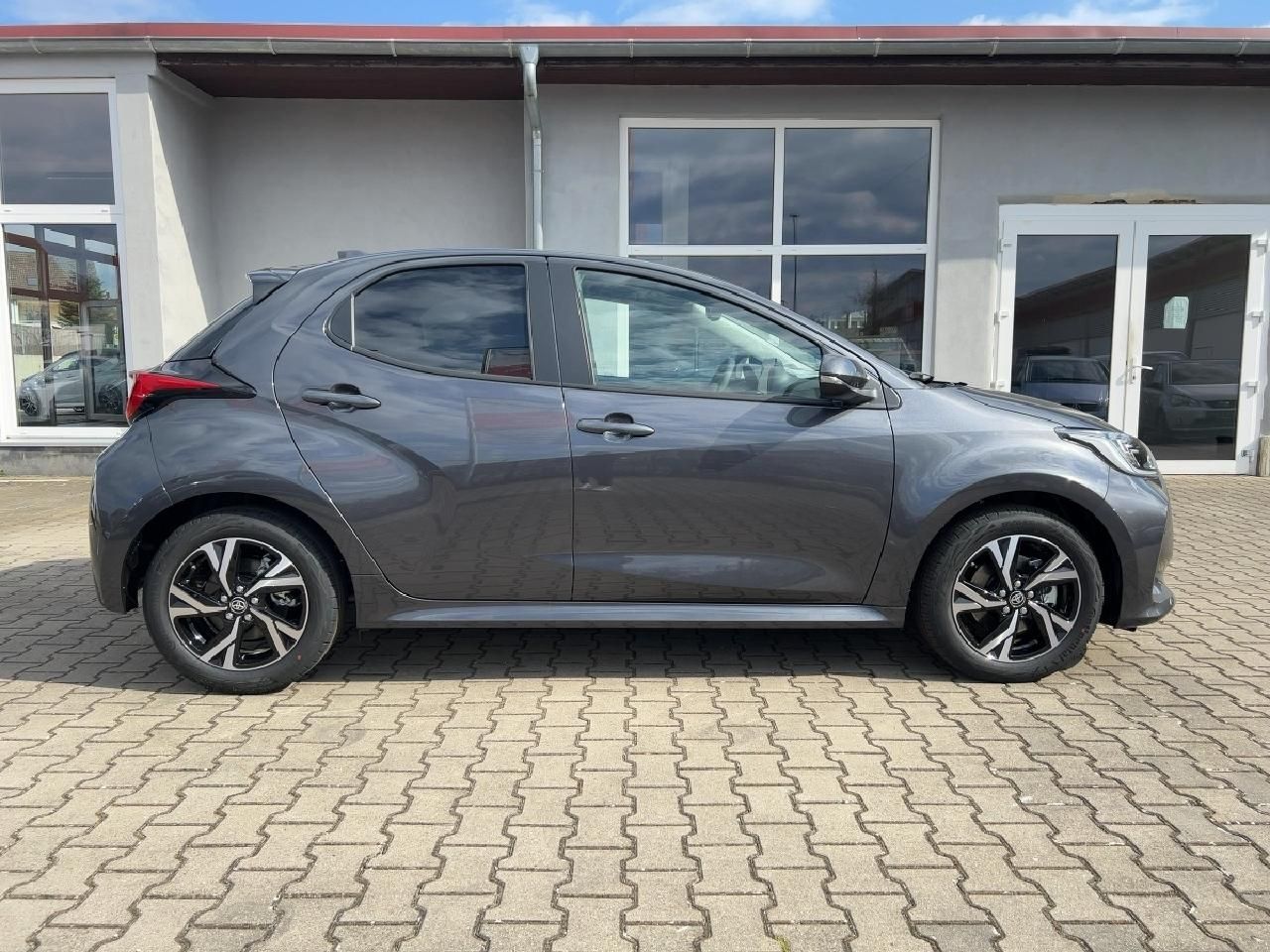 Fahrzeugabbildung Toyota Yaris Hybrid 1,5 l Teamplayer