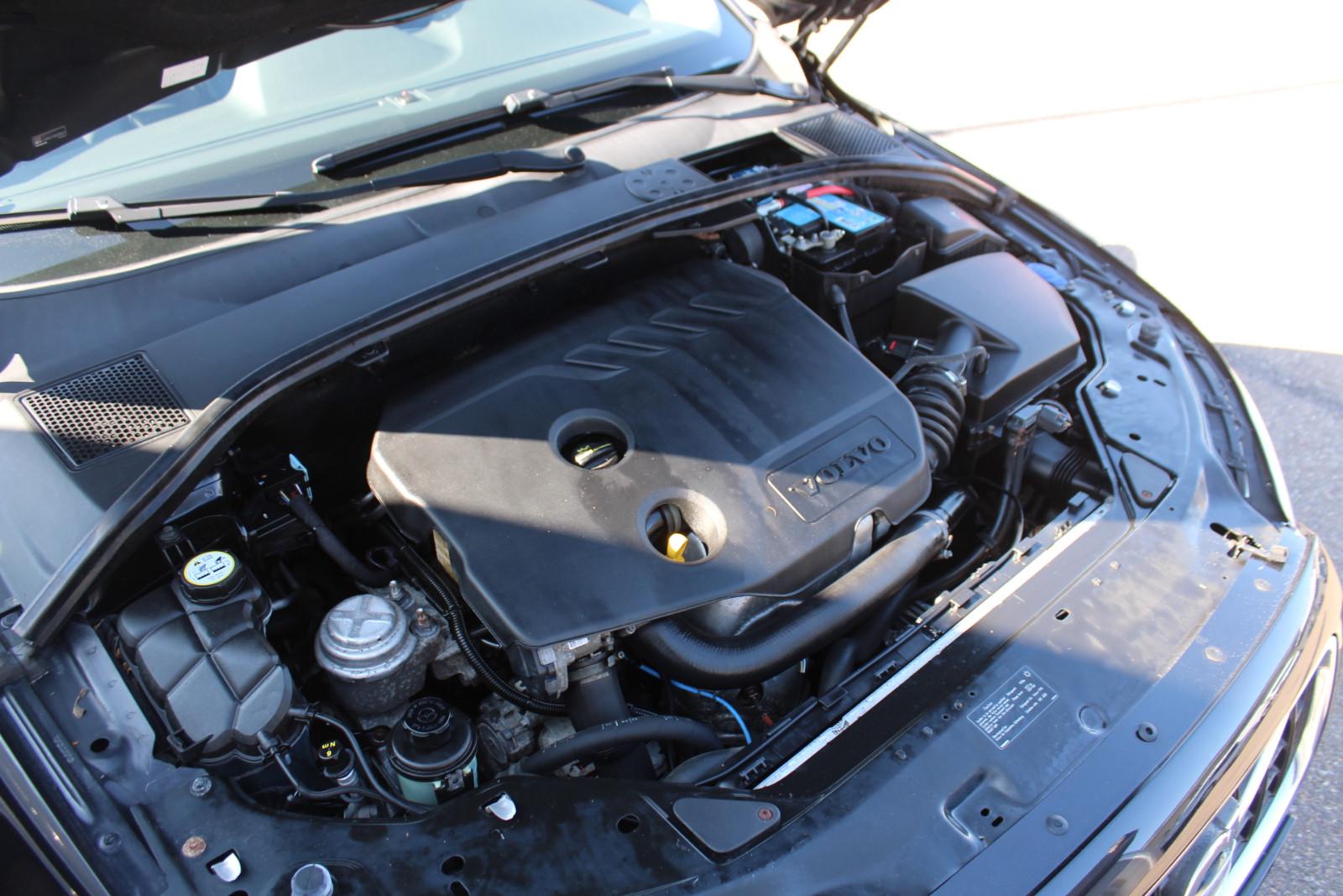 Volvo V70 2013 — photo 22