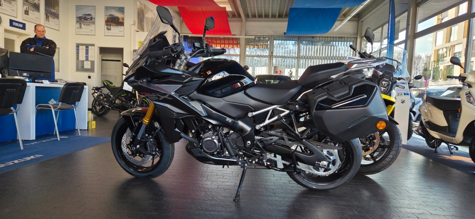 Suzuki GSX-S 1000GX Travel