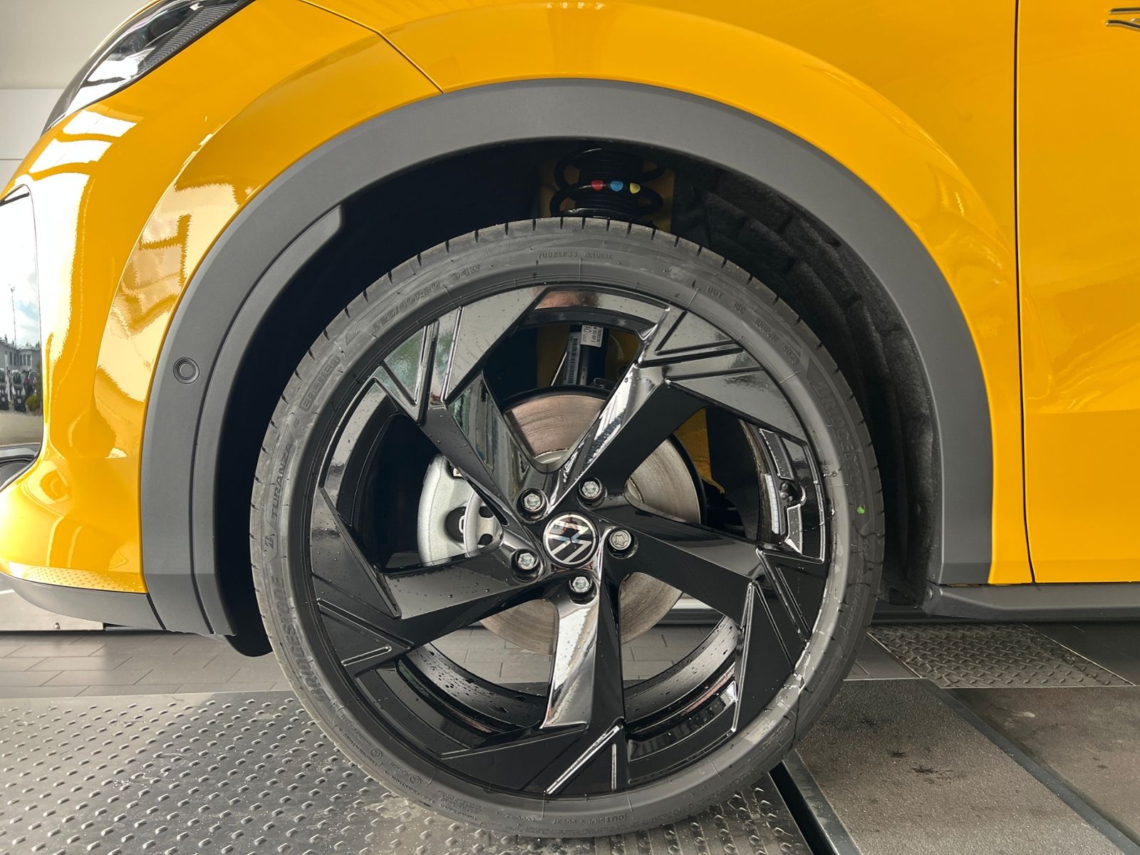 Fahrzeugabbildung Volkswagen T-Roc R-Line 1.5 eTSI DSG *BlackStyle, AHK, 20"-