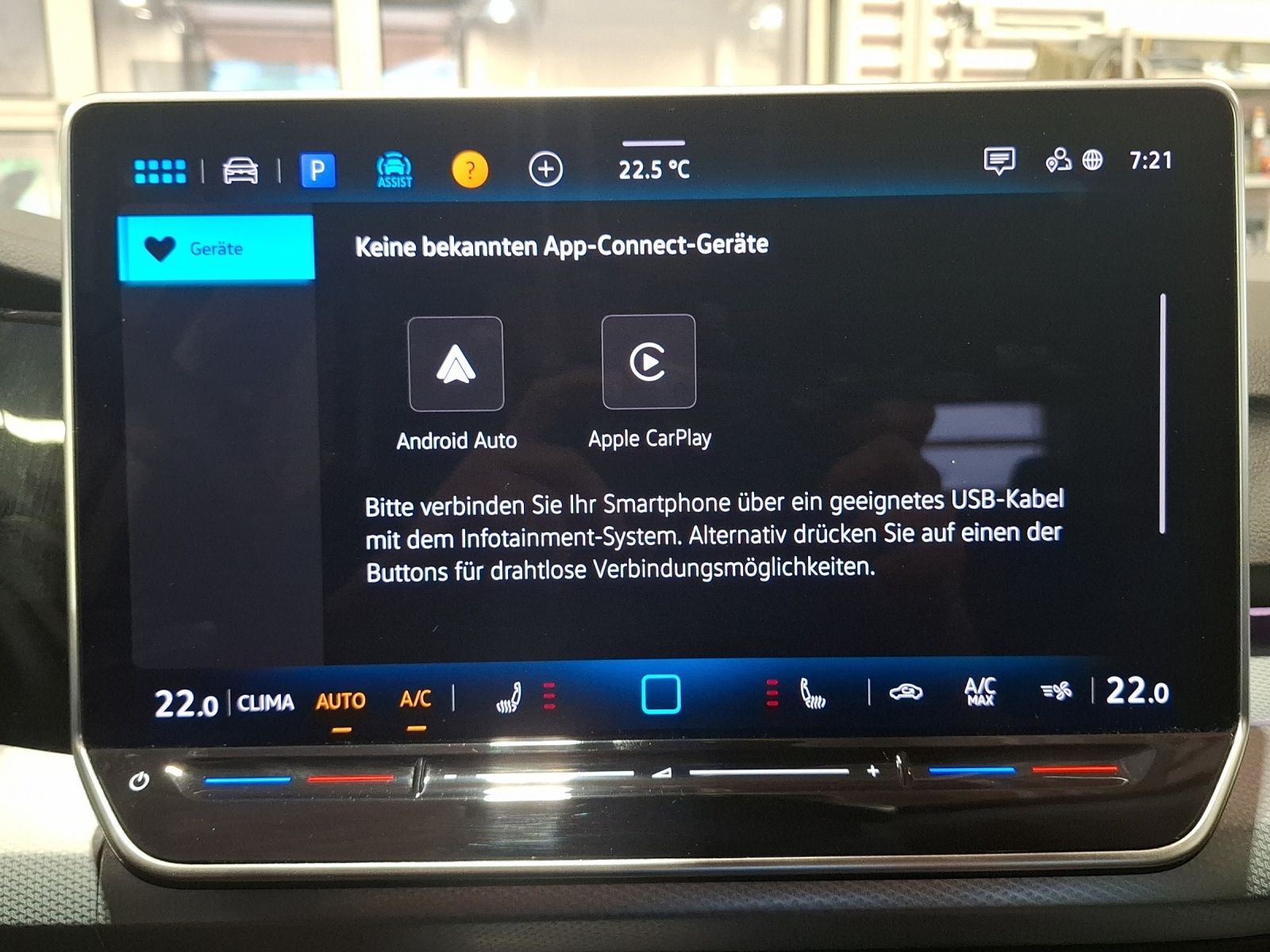 Fahrzeugabbildung Volkswagen Golf VIII TSI Goal Standhzg LED CarPlay AID ACC