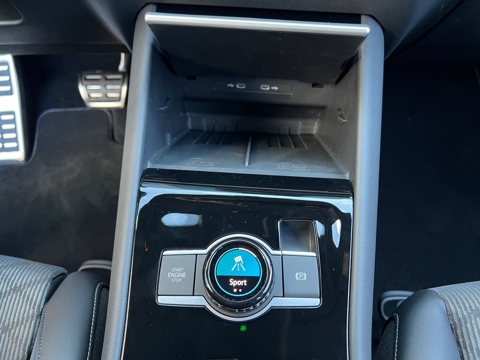 Fahrzeugabbildung Volkswagen Tiguan R-Line 1.5 eTSI DSG *AHK, IQ.Light, DCC,