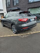 Maserati Levante Benzin 3.0 V6 316kW S 4x4 Auto S - Maserati Levante in Bonn