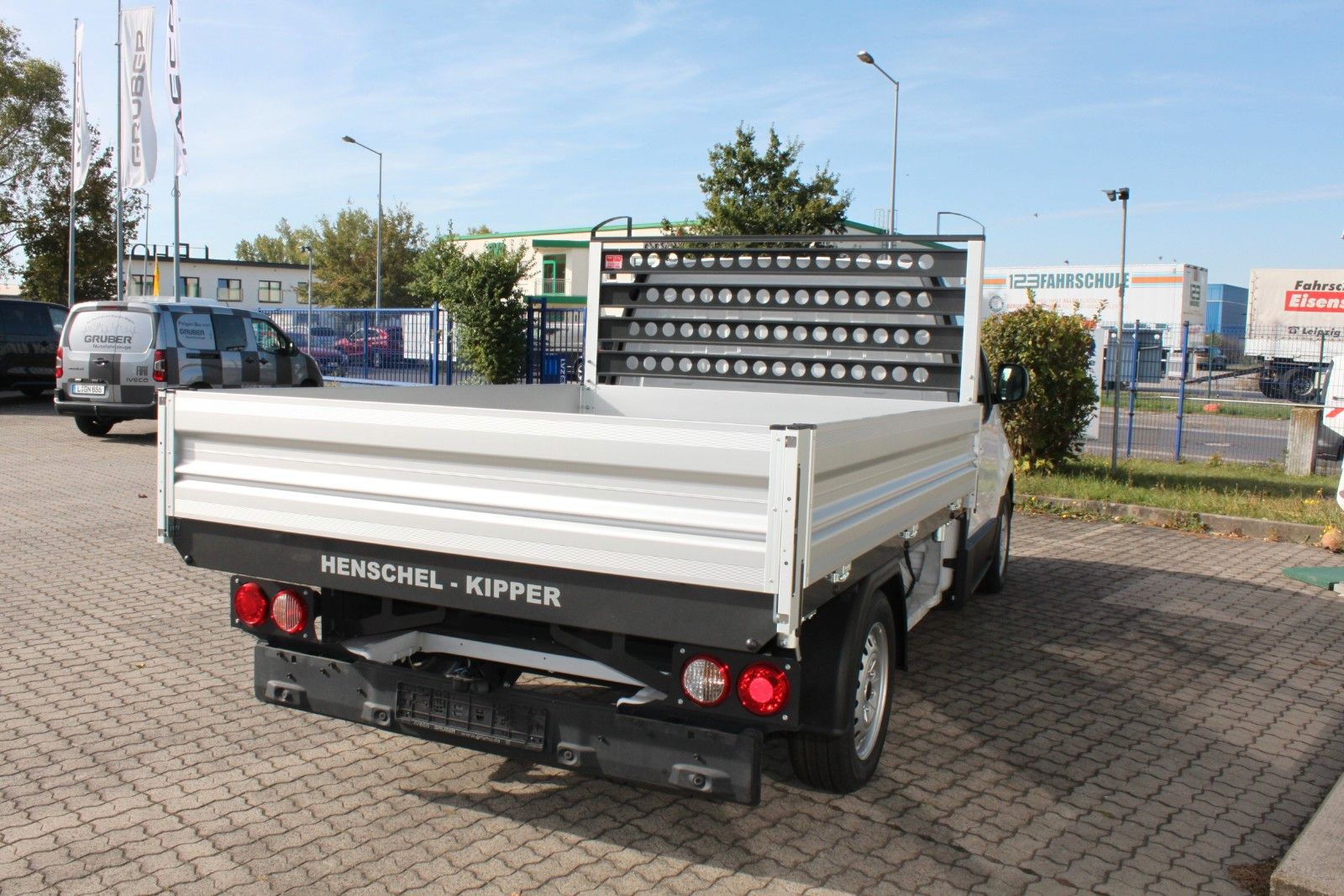 Fahrzeugabbildung Iveco eMoovy 35F16E Kipper
