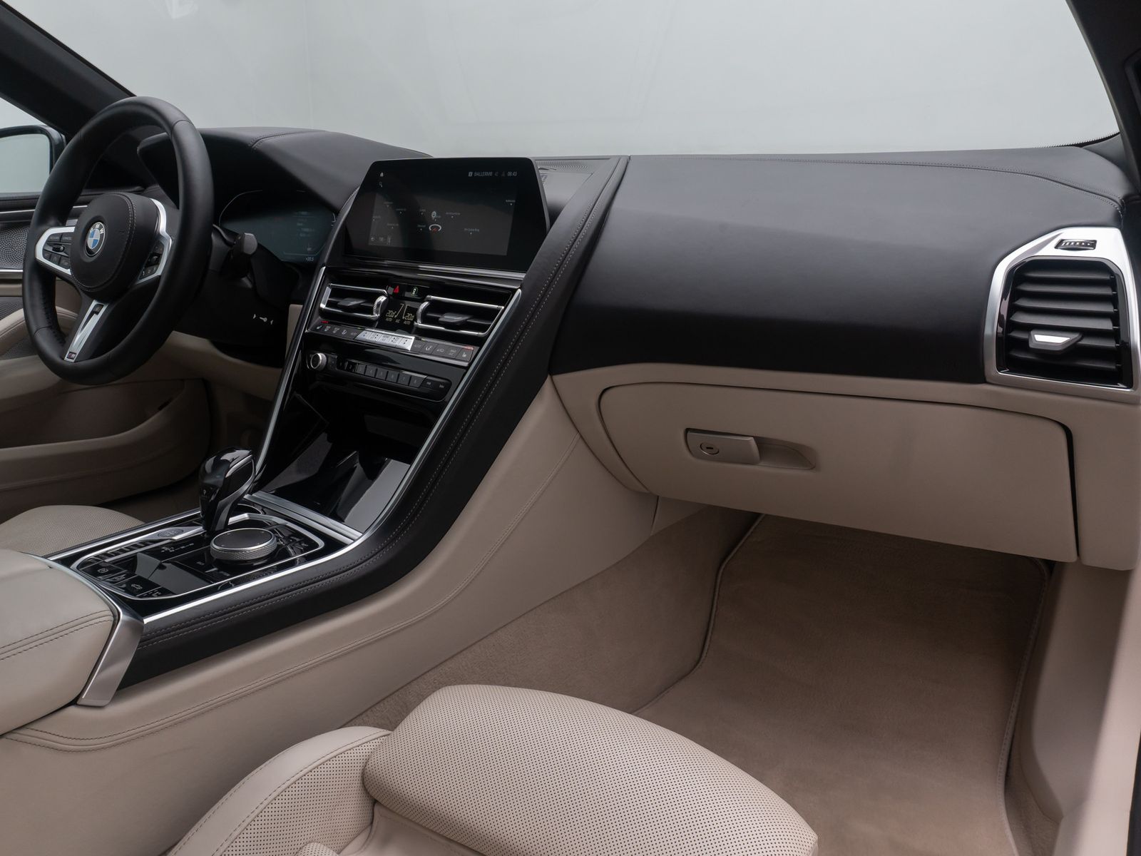 Fahrzeugabbildung BMW 840d xD Cabrio Individual B&W SoftClos HUD VOLL