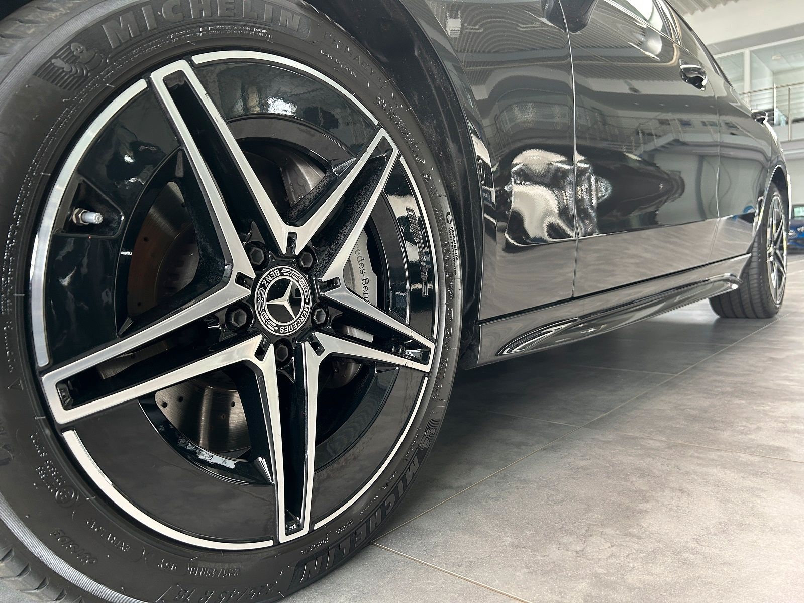 Mercedes-Benz C 400 - Bild 14