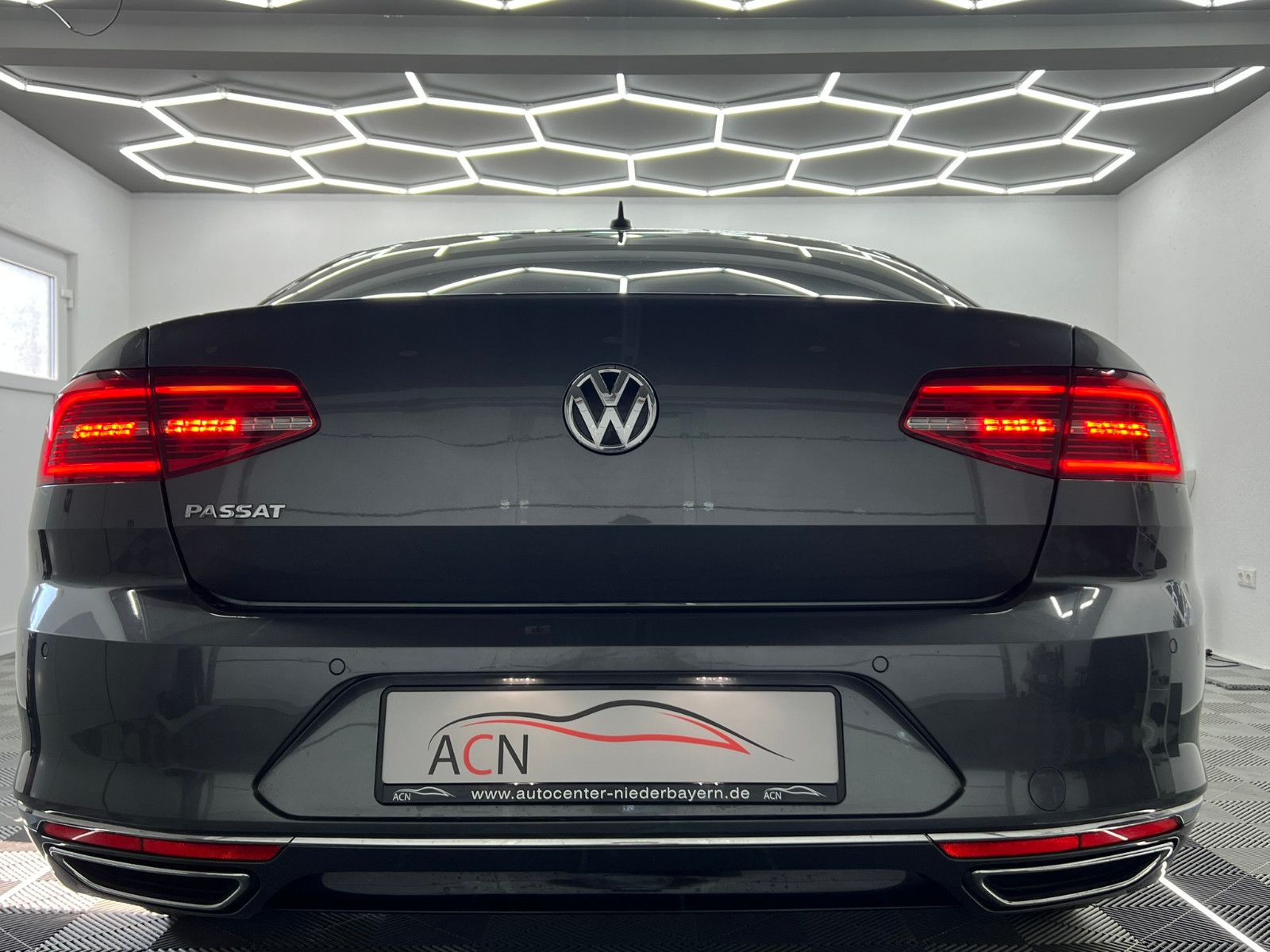 Fahrzeugabbildung Volkswagen Passat Lim. Highline 4Motion R-LINE/ACC/AHK/STHZ