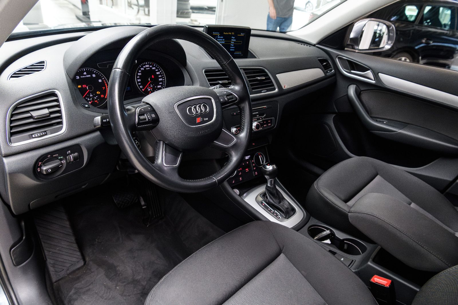 Fahrzeugabbildung Audi Q3 1.4l 110kw S-Line +AHK +Pano +Navi