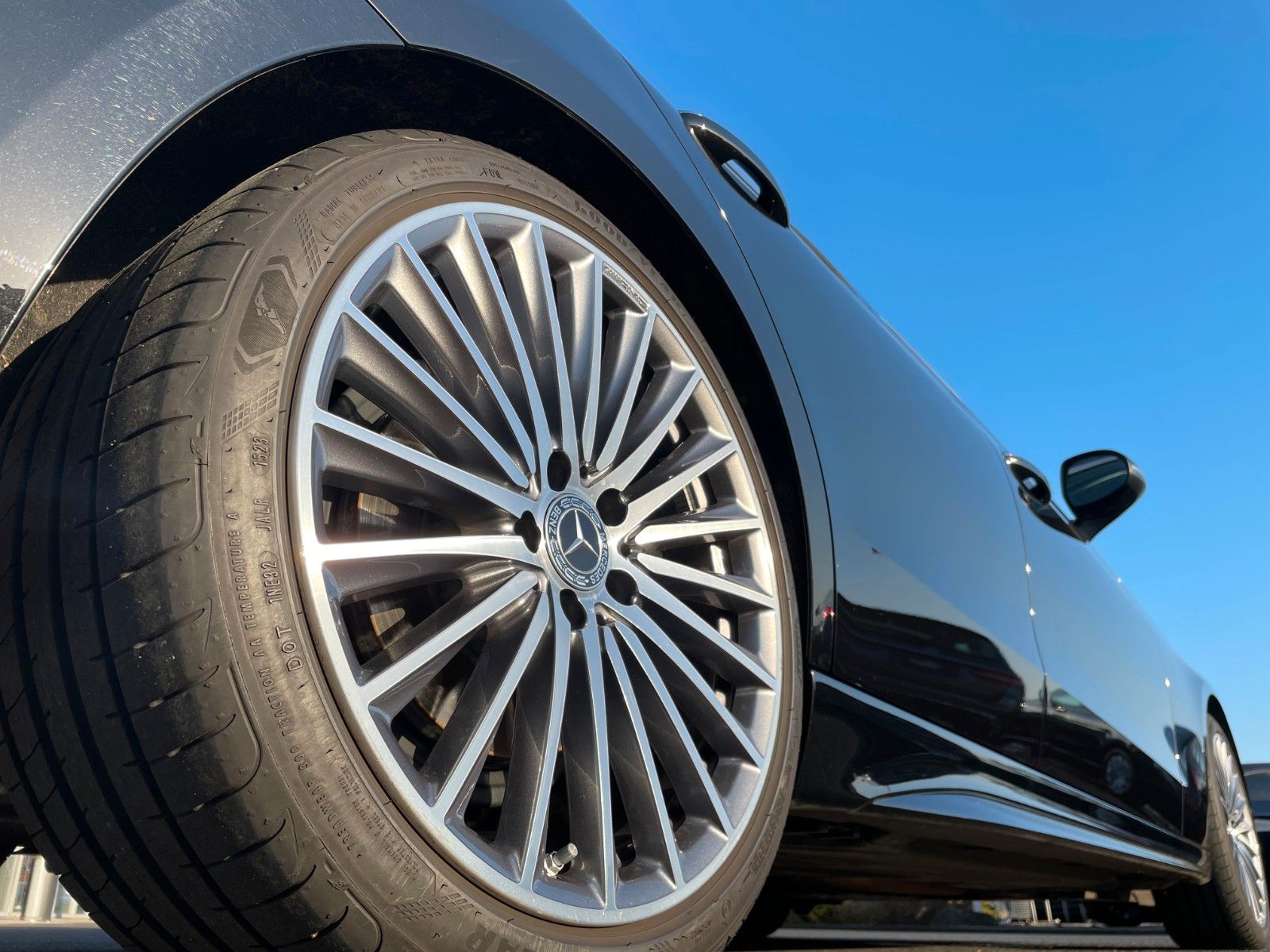 Fahrzeugabbildung Mercedes-Benz C 200 AMG AHK+Memory+Distr+R-Kamera+Keyless+19"