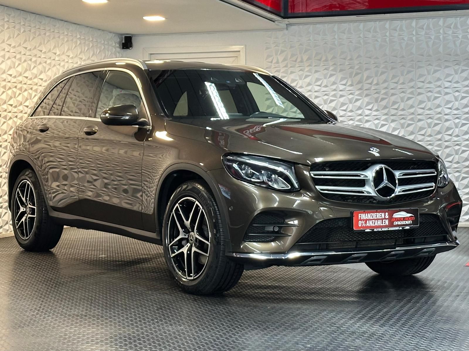 MERCEDES-BENZ GLC 300 AMG 4MATIC* LED#AHK#TEMPO#SPUR#NAVI#SHZ - Image 2