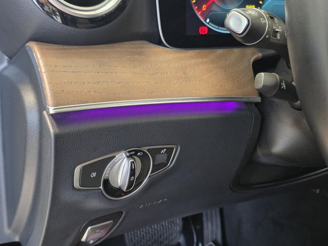 MERCEDES-BENZ E 200 — Foto 16