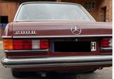 Mercedes-Benz 200 - rote Mercedes-Benz 200