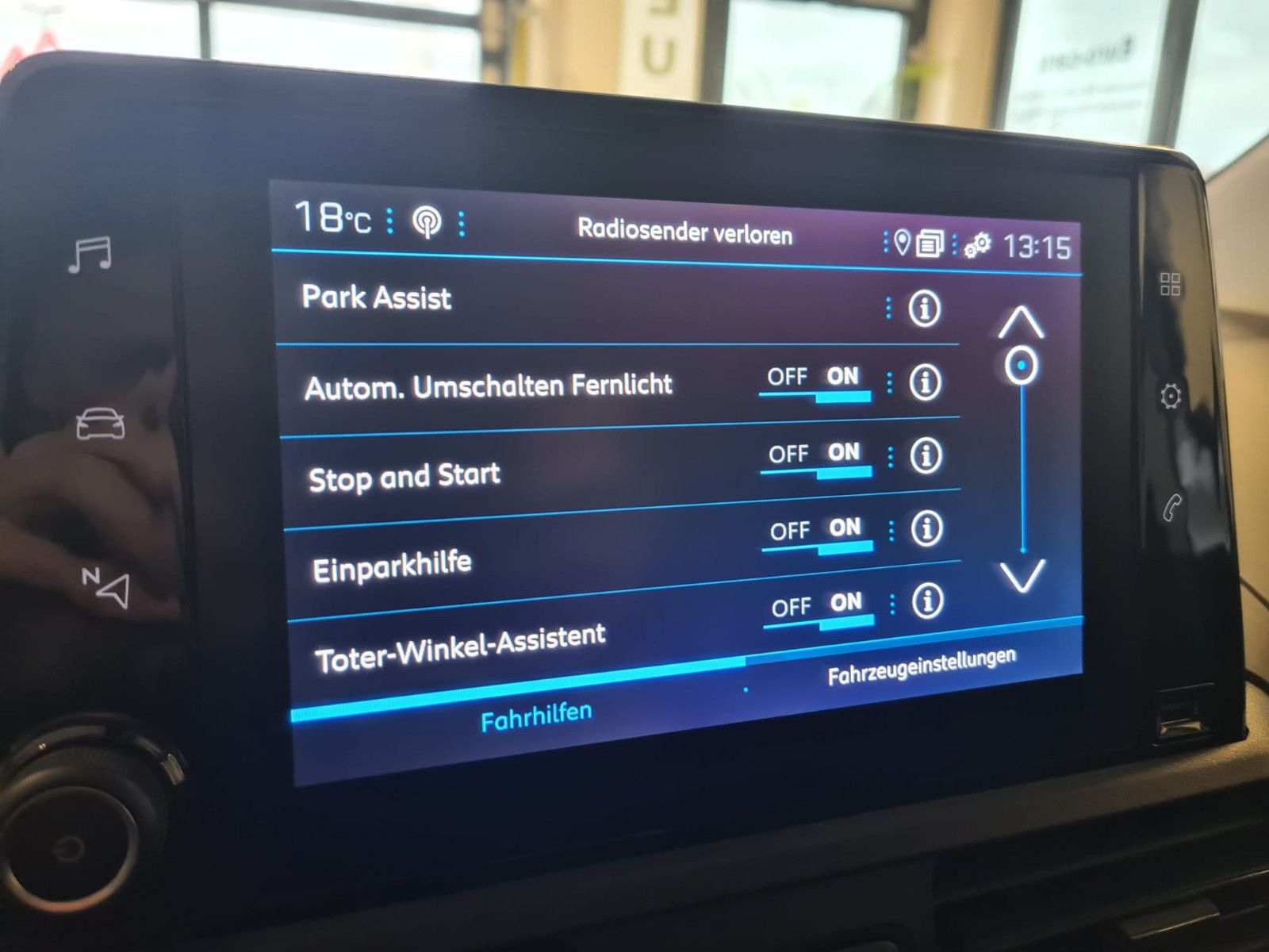 Fahrzeugabbildung Peugeot Rifter Allure L1 / SCHECKHEFT / NAVI