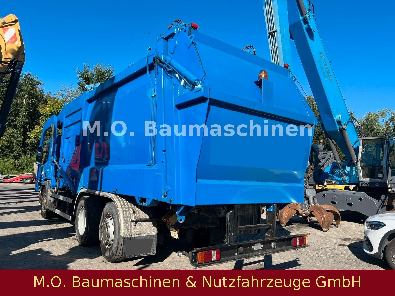 Fahrzeugabbildung Scania P 320 LB / Kehrichtabfuhrwagen / Frontlader