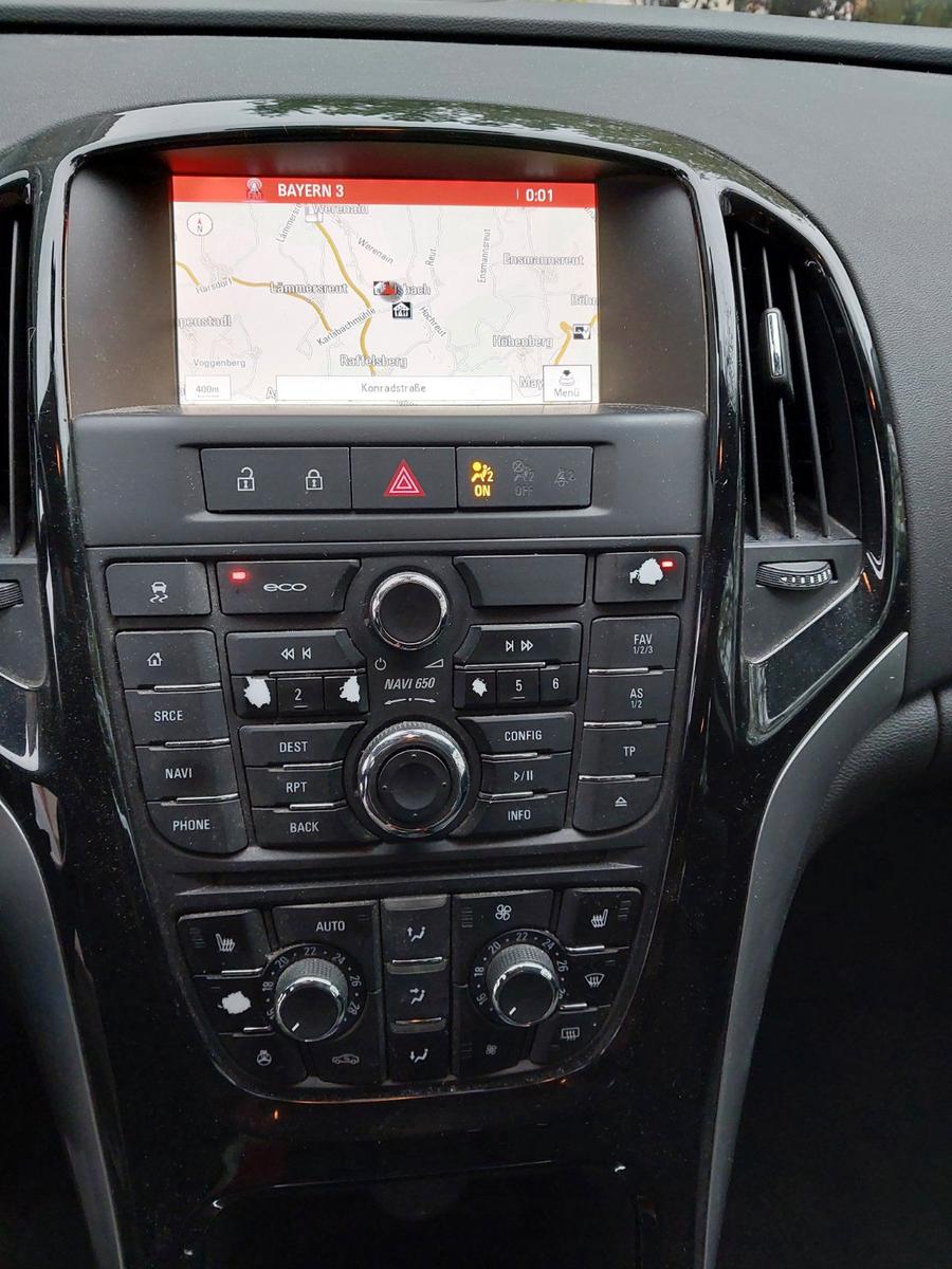 Opel Astra 2015 — салон