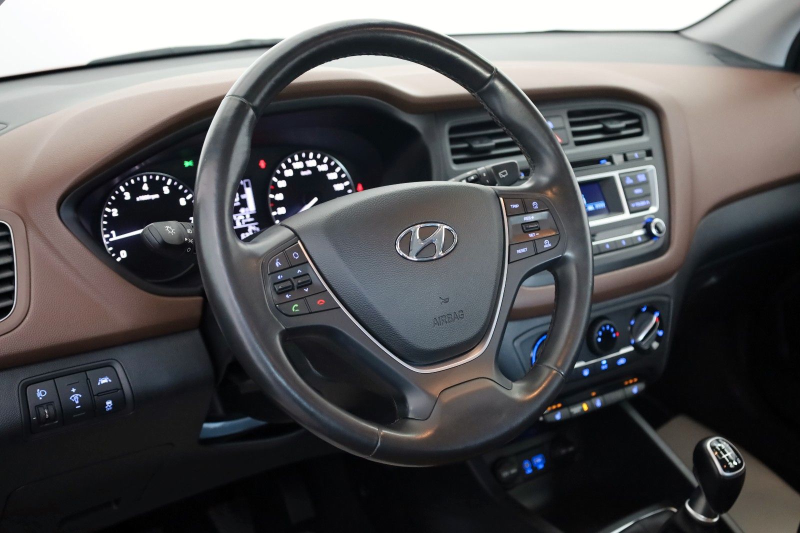 Fahrzeugabbildung Hyundai i20 Trend, PDC, Shzg, Ohne EU Zulassung !
