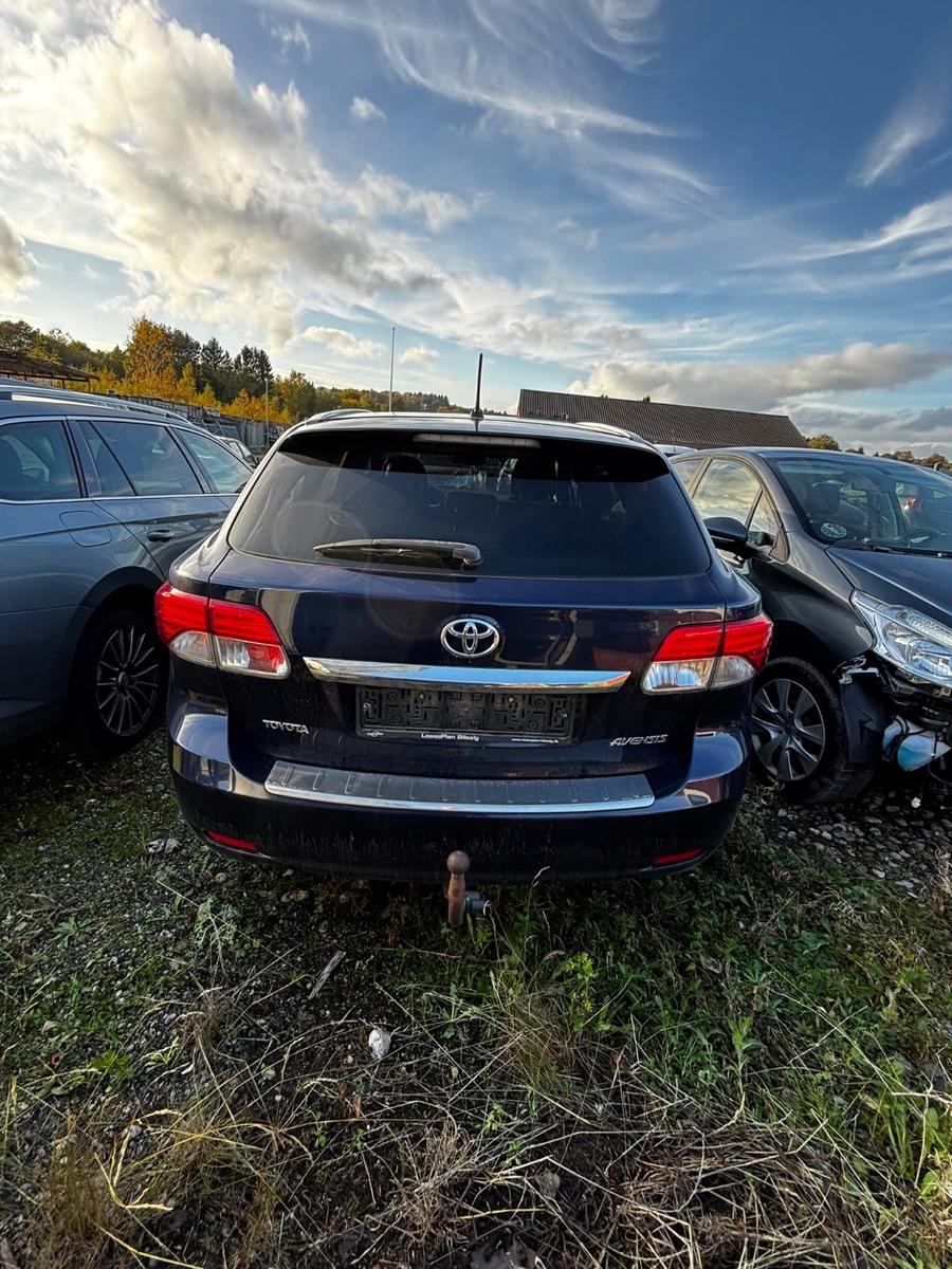 Toyota Avensis 2014 — photo 14
