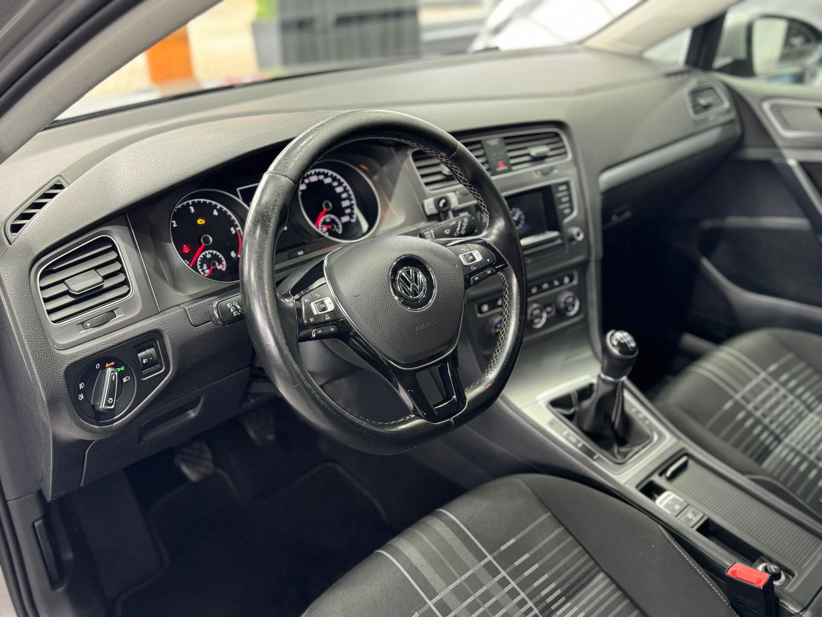 Fahrzeugabbildung Volkswagen Golf VII 2.0 TDI Variant Lounge BMT*TÜV 05/25*