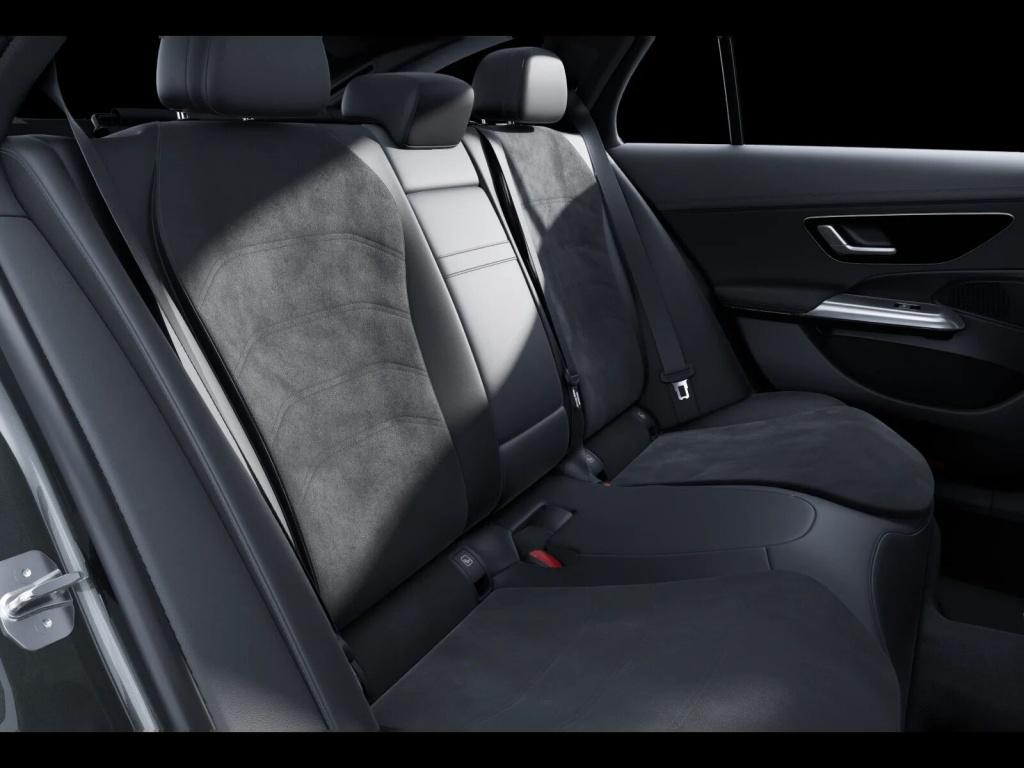 Mercedes-Benz E 220 d T AMG EDITION NIGHT DISTRO PANO AHK 360°
