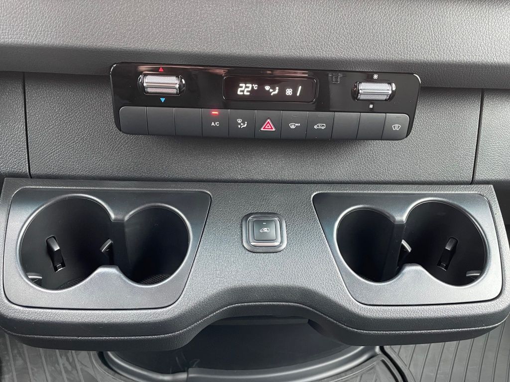 Fahrzeugabbildung Mercedes-Benz Sprinter 319 Kasten SELECT L4H2 4x4 LED AHK DIST