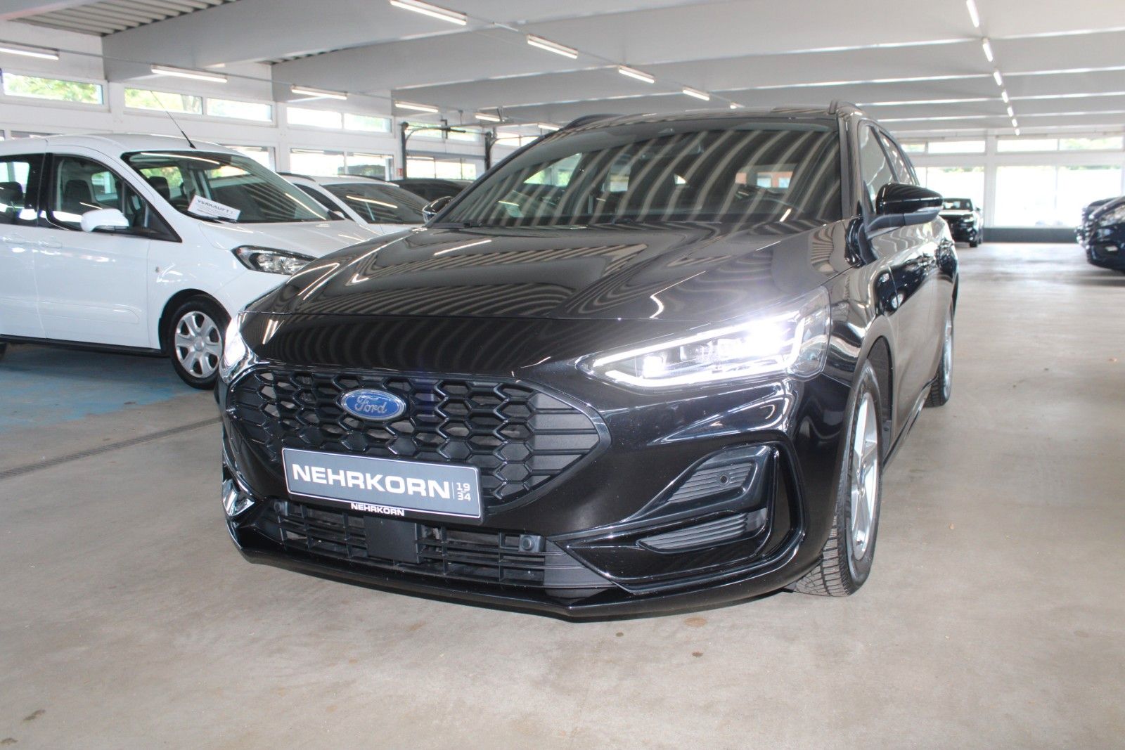 Fahrzeugabbildung Ford Focus ST-Line X AHK M-LED STDHZ B&O ACC WinterP.