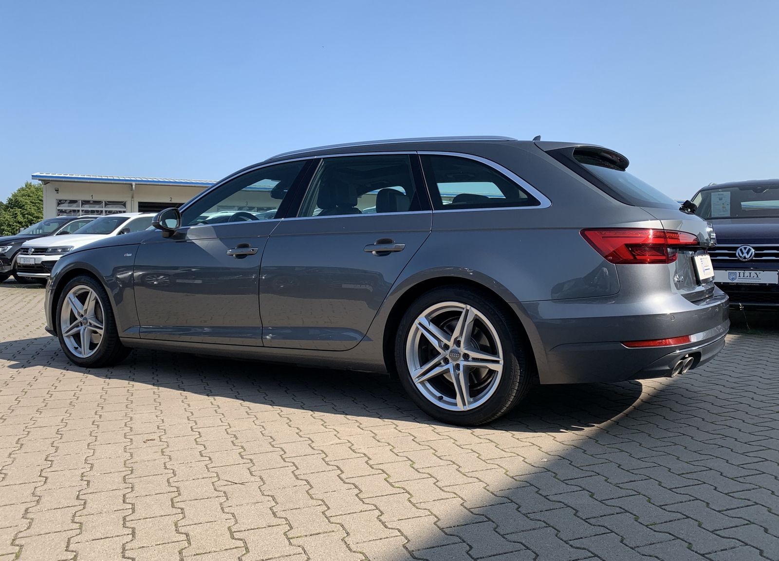 Fahrzeugabbildung Audi A4 2.0 TDI*S Line*Leder*Head-Up*VC*Cam*LED*AHK*