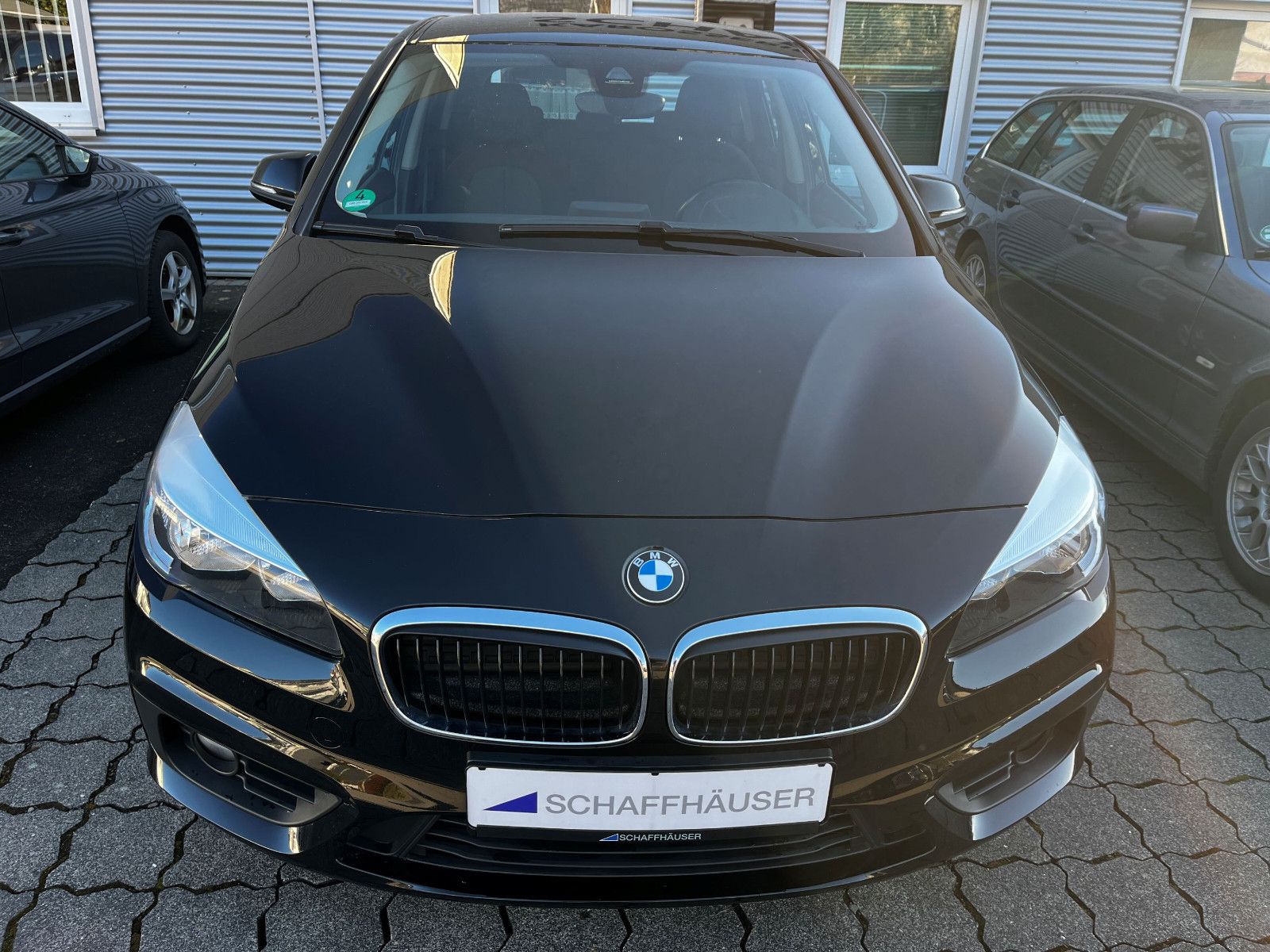 Fahrzeugabbildung BMW 218i Active Tourer PDC SHZ LM UVM