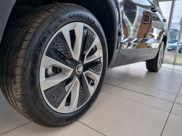 Fahrzeugabbildung SKODA Karoq 1.5l TSI ACT DSG STYLE *Navi, AHZ*