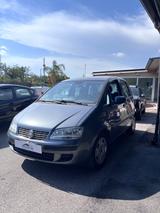 Fiat Idea 1.2 16V 80 CV - graue Fiat Idea