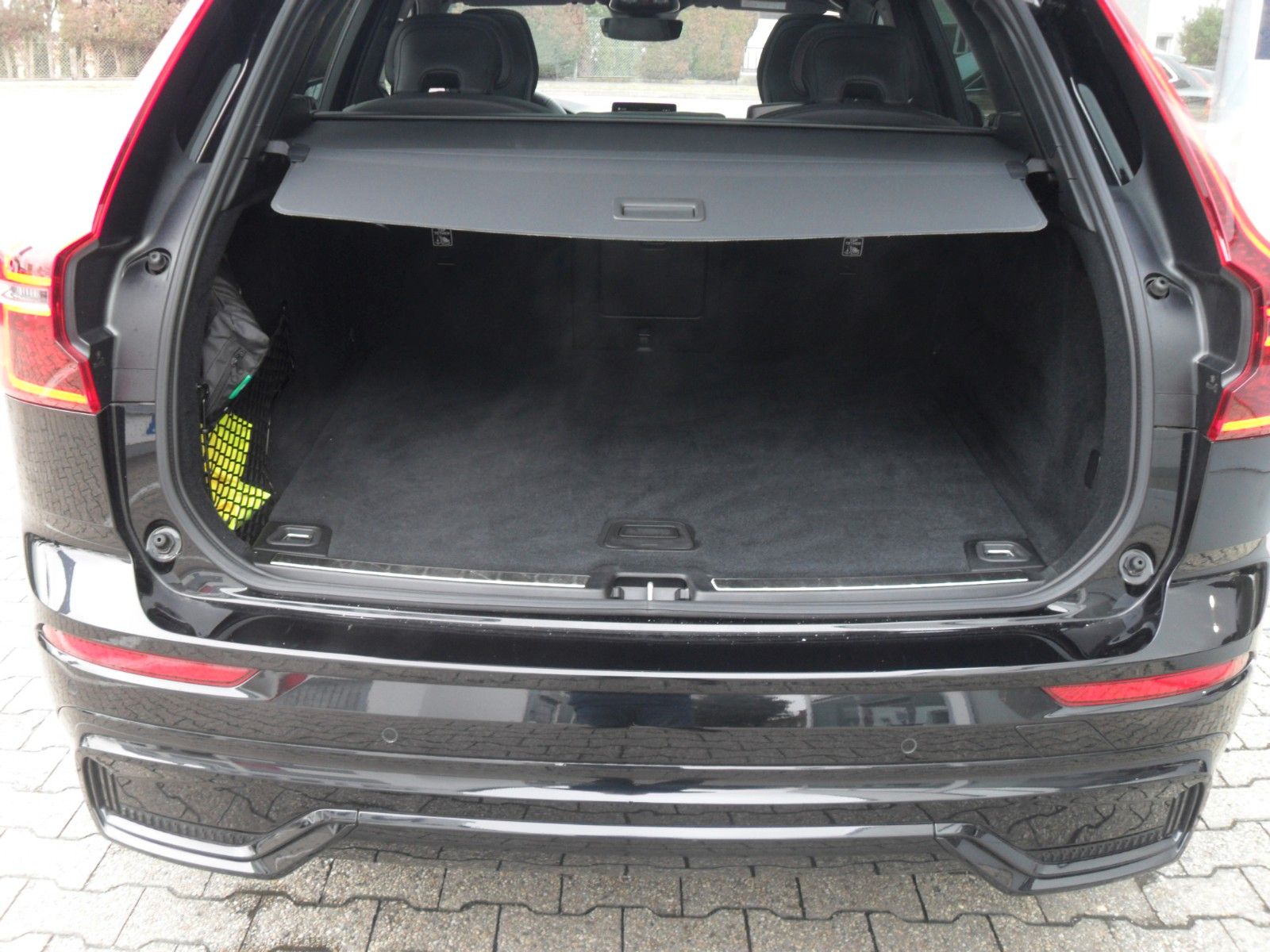 Fahrzeugabbildung Volvo XC 60 B5 Plus Black Edition AWD