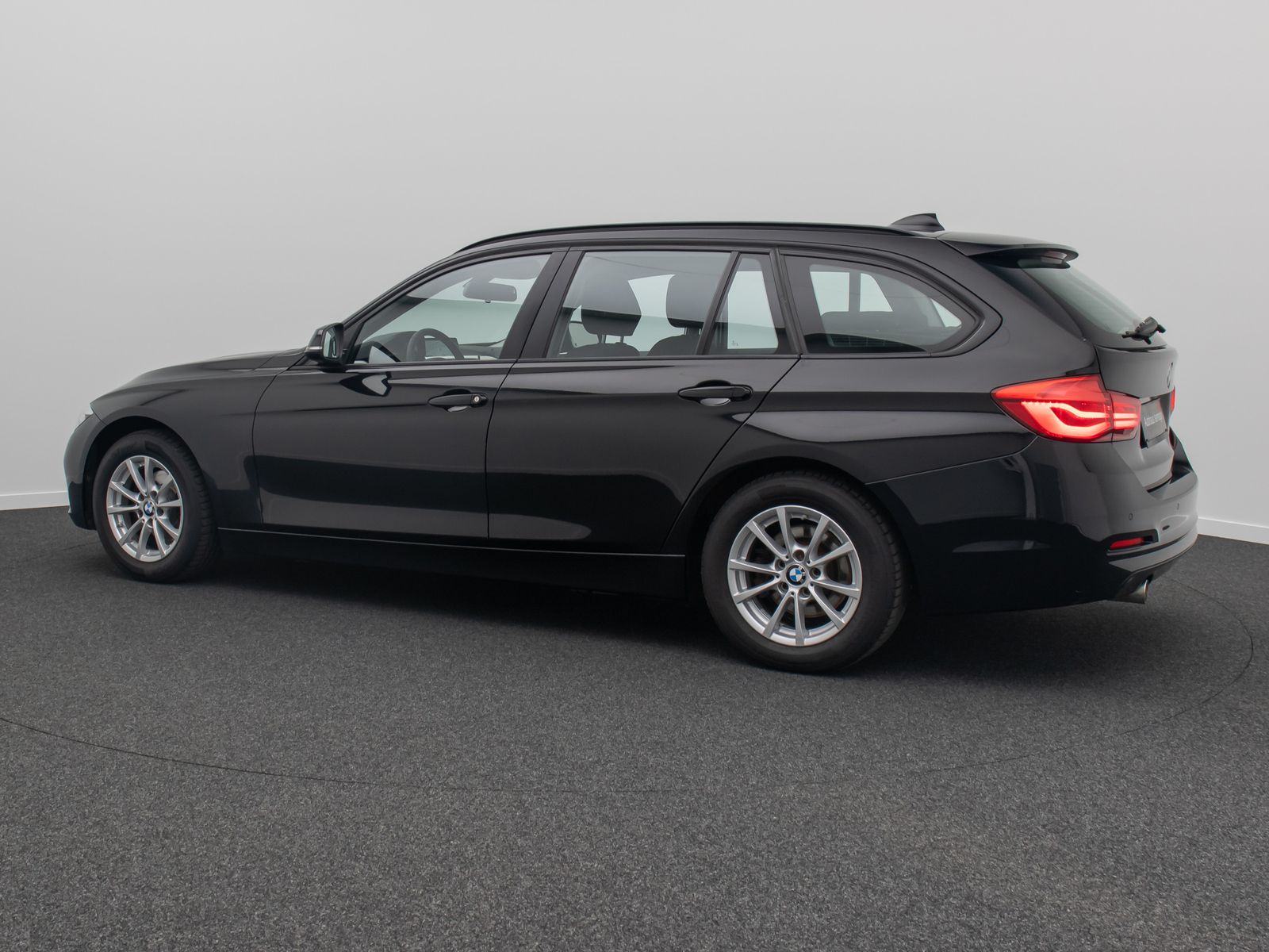 Fahrzeugabbildung BMW 318d NaviPro WLANLordos PDC LED Komfort Alarm