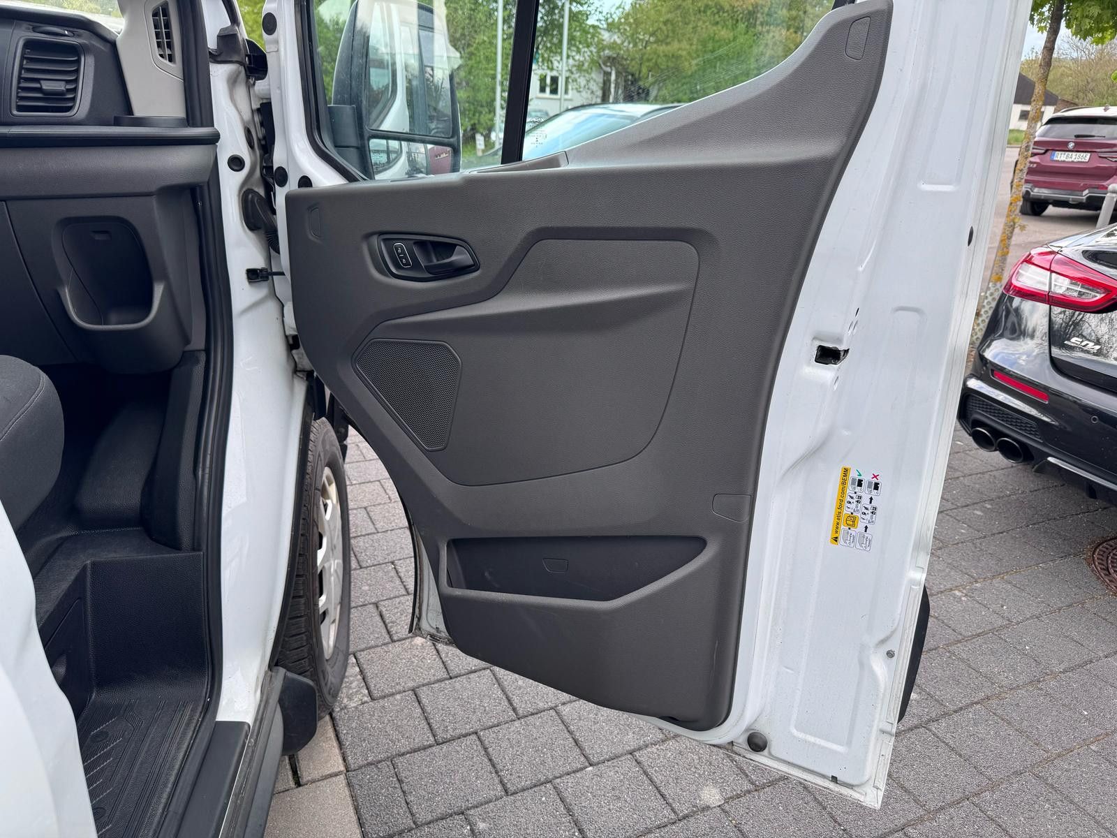Fahrzeugabbildung Ford Transit 350 4x4 Allrad NAVI*SORTIMO*AHK*