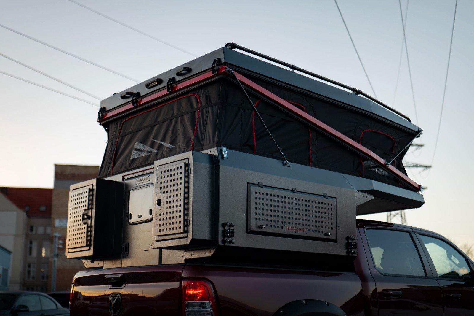 Fahrzeugabbildung Dodge RAM 5.7 V8 4x4 + DECAMP BACKPACK Camper Autark