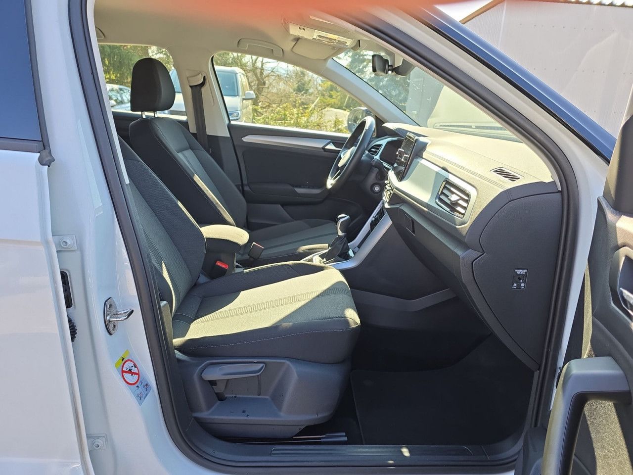 Fahrzeugabbildung Volkswagen T-ROC Life 1.0 Life BT085 TSIM6F, AHK