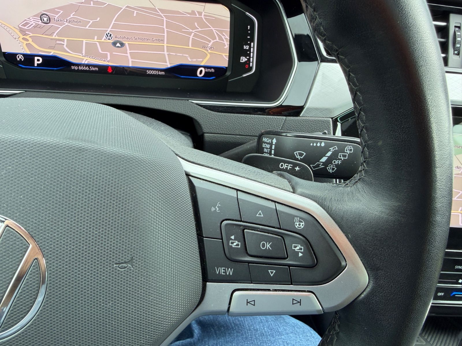 Fahrzeugabbildung Volkswagen Passat Business/AHK/Pano/LED/R-Cam/CarPlay/NAVI