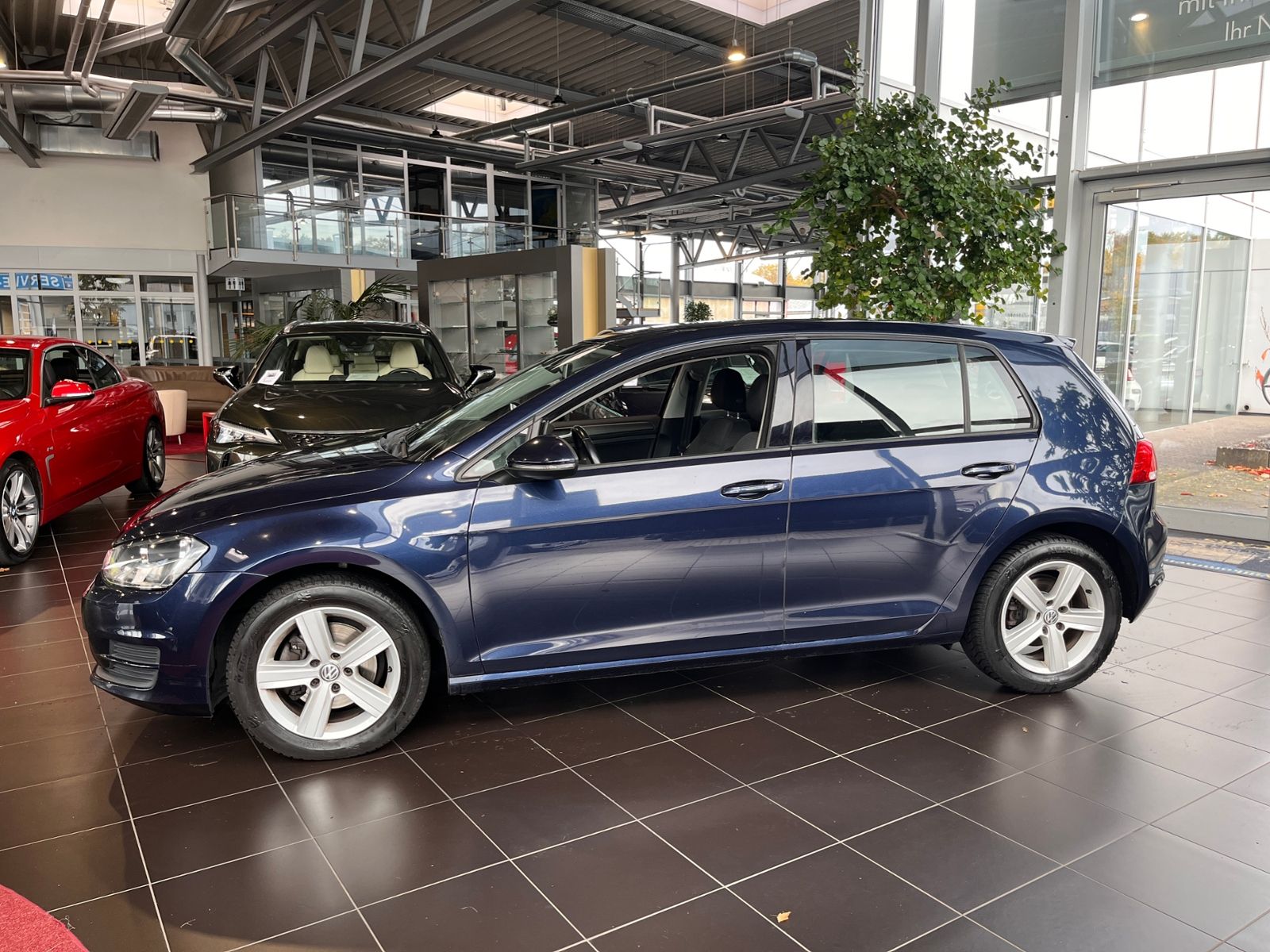 Fahrzeugabbildung Volkswagen Golf VII Lim. Comfortline BMT NAVI ALU