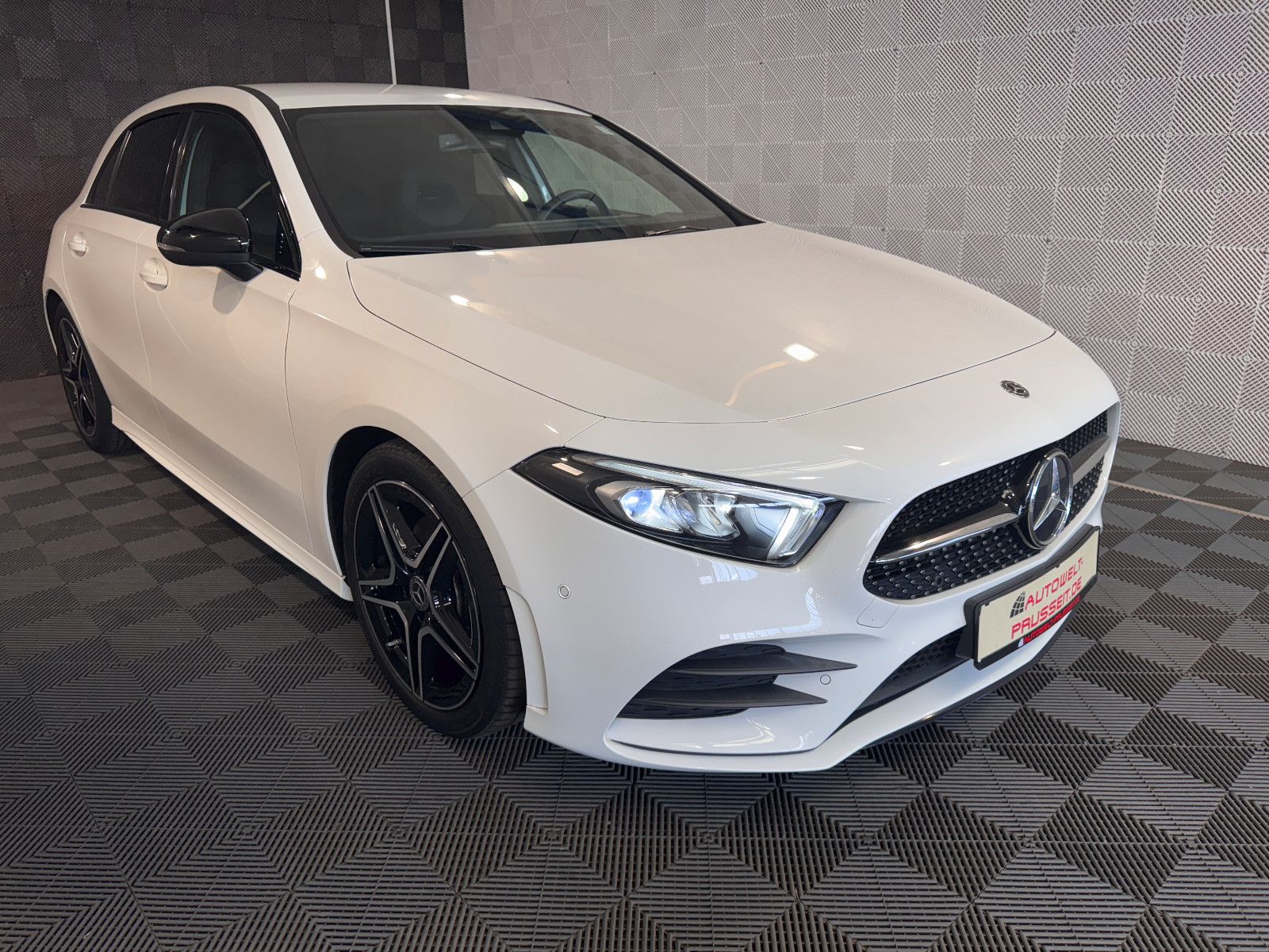 Gebrauchtwagen Mercedes-Benz A 180 A 180*AMG*NIGHT-NAVI-LED-R.KAM-TEMPO-MBUX-LM 18" in Horb am Neckar