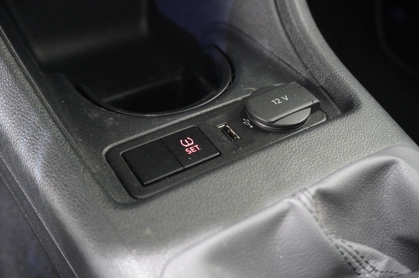 Fahrzeugabbildung SEAT Mii 1.0 MPI CHIC 3-TÜR KLIMA/PDC/USB/TEMP./AUX