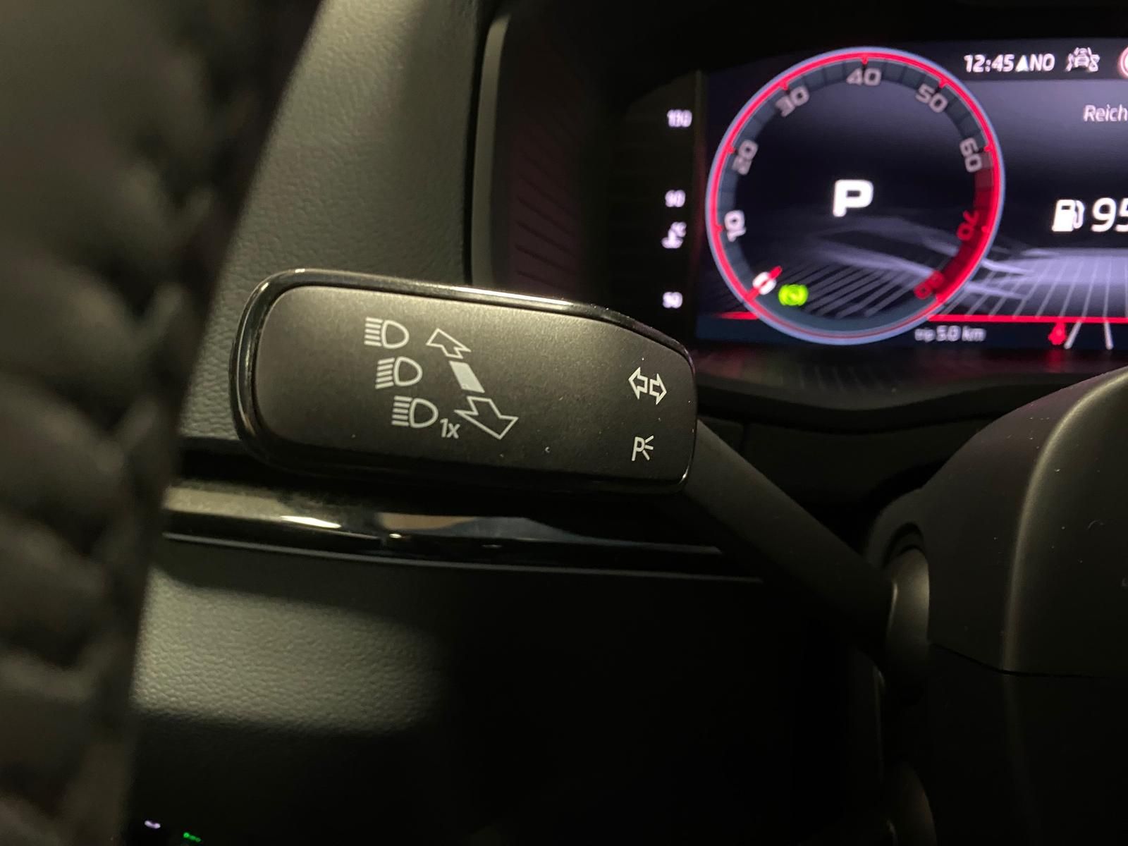 Fahrzeugabbildung SKODA Karoq 1.5 ACT SPORTLINE+5J GA+MATRIX+ACC+360+AHK