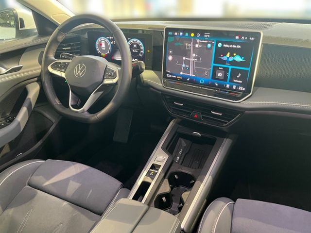 Fahrzeugabbildung Volkswagen Passat 1.5 eTSI DSG BUSINESS GJR AREA NAVI AHK