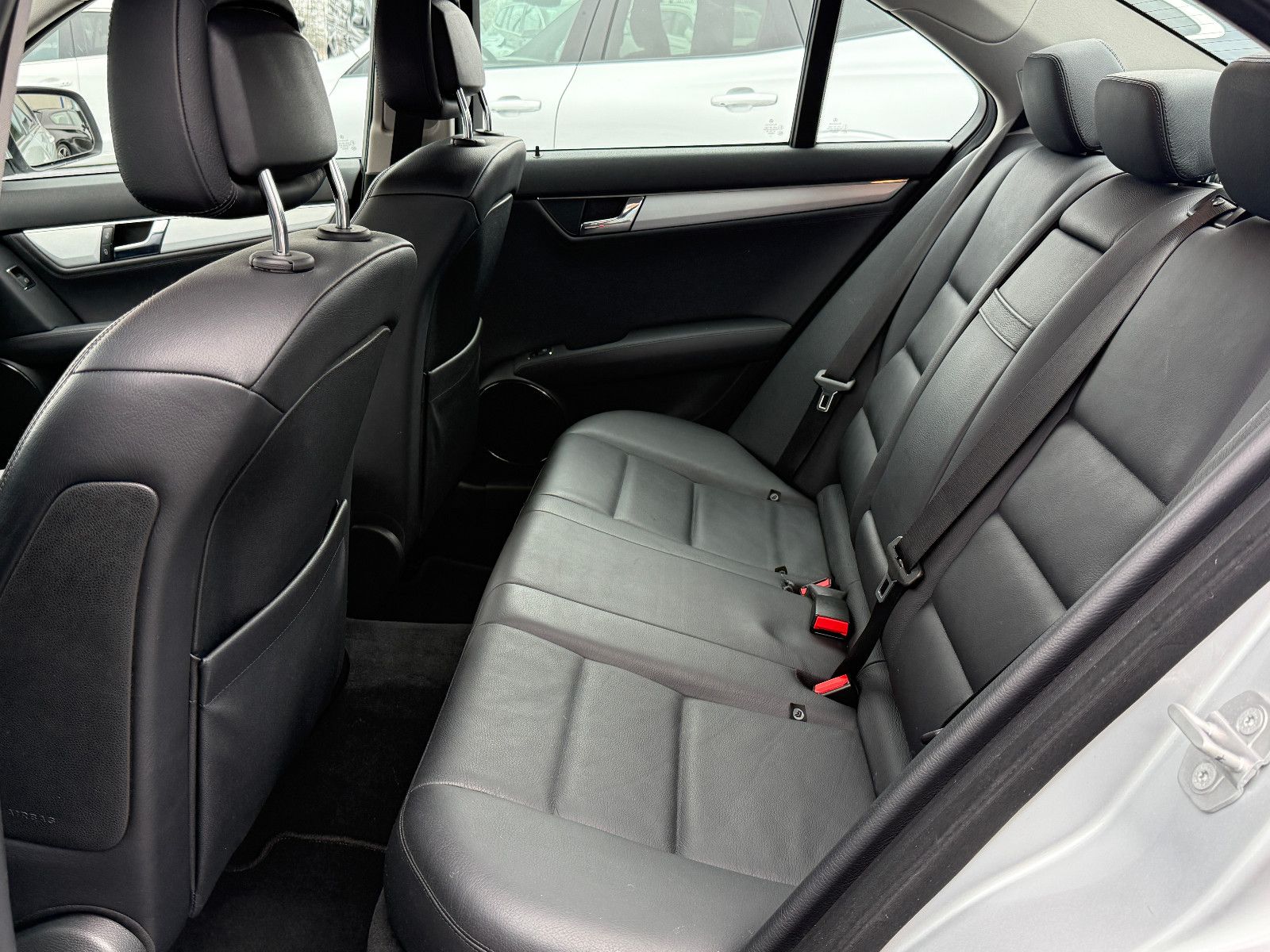 Fahrzeugabbildung Mercedes-Benz C 350 Limousine Avantgarde Aut Bi-Xenon Leder