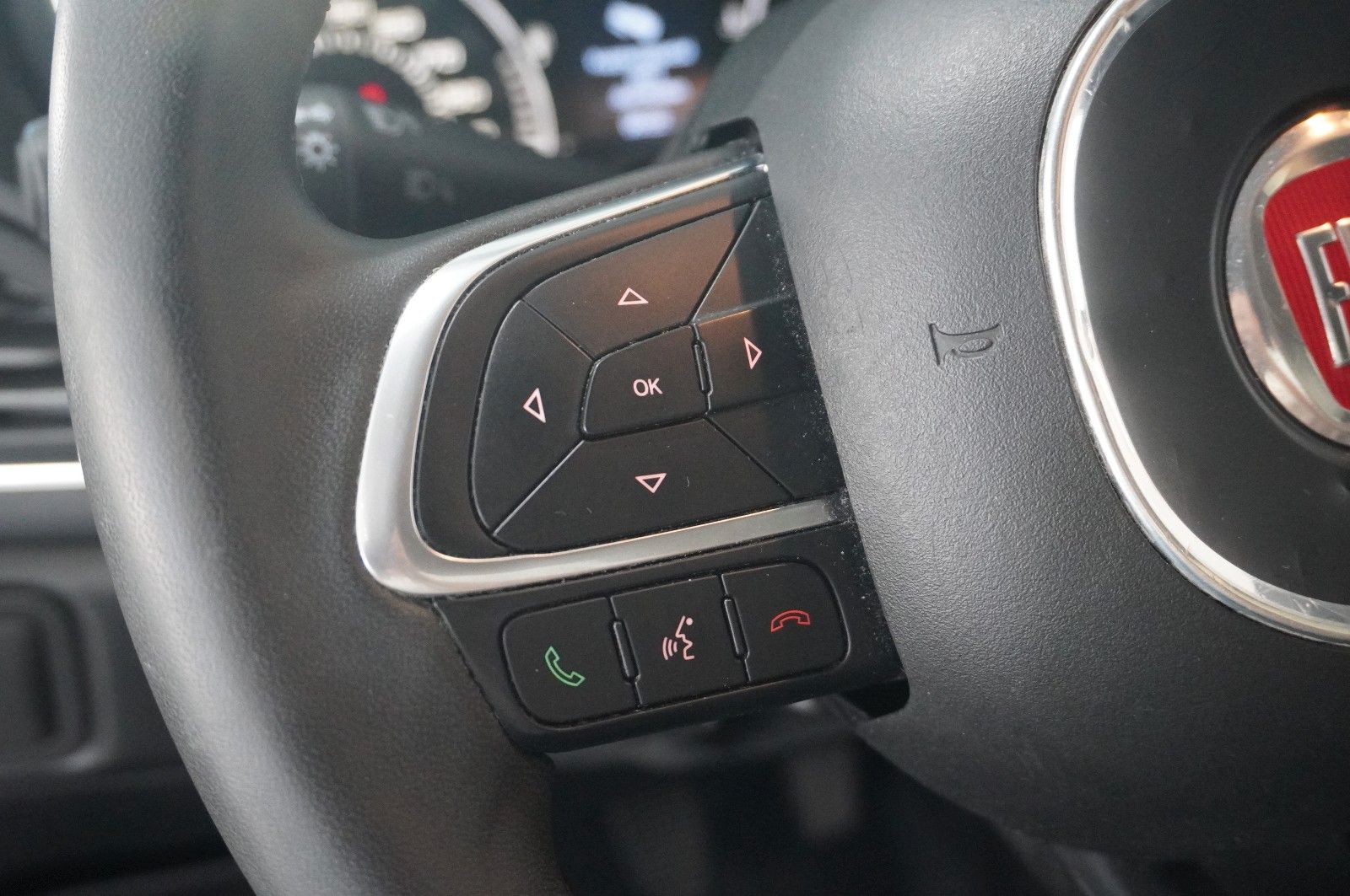 Fahrzeugabbildung Fiat Tipo 1.6D LIM. LOUNGE NAVI/LED/KAMERA/SHZ/TEMP.