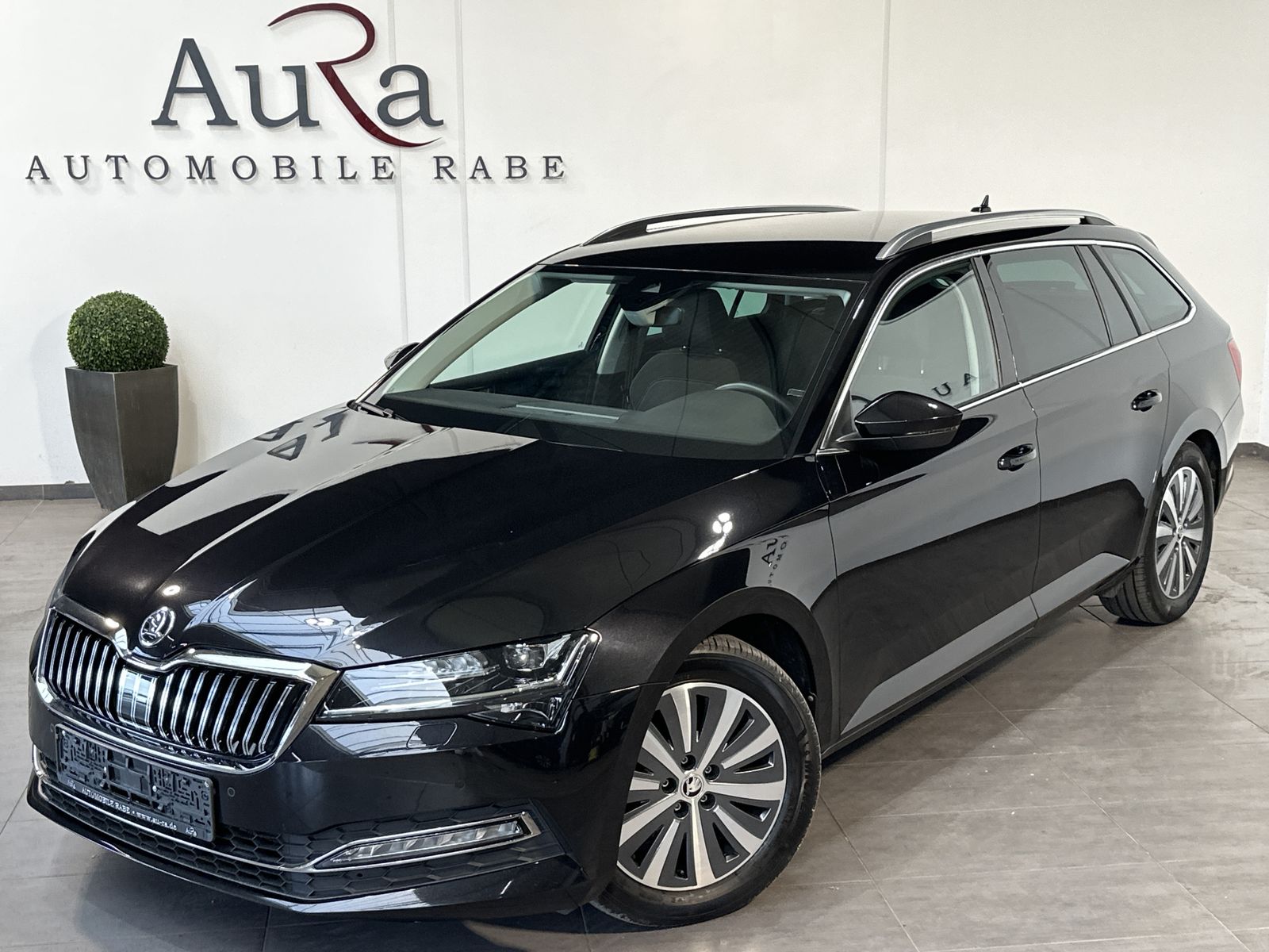 Fahrzeugabbildung SKODA Superb 2.0 TDI DSG Style NAV+MATRIX+AHK+ACC+VC